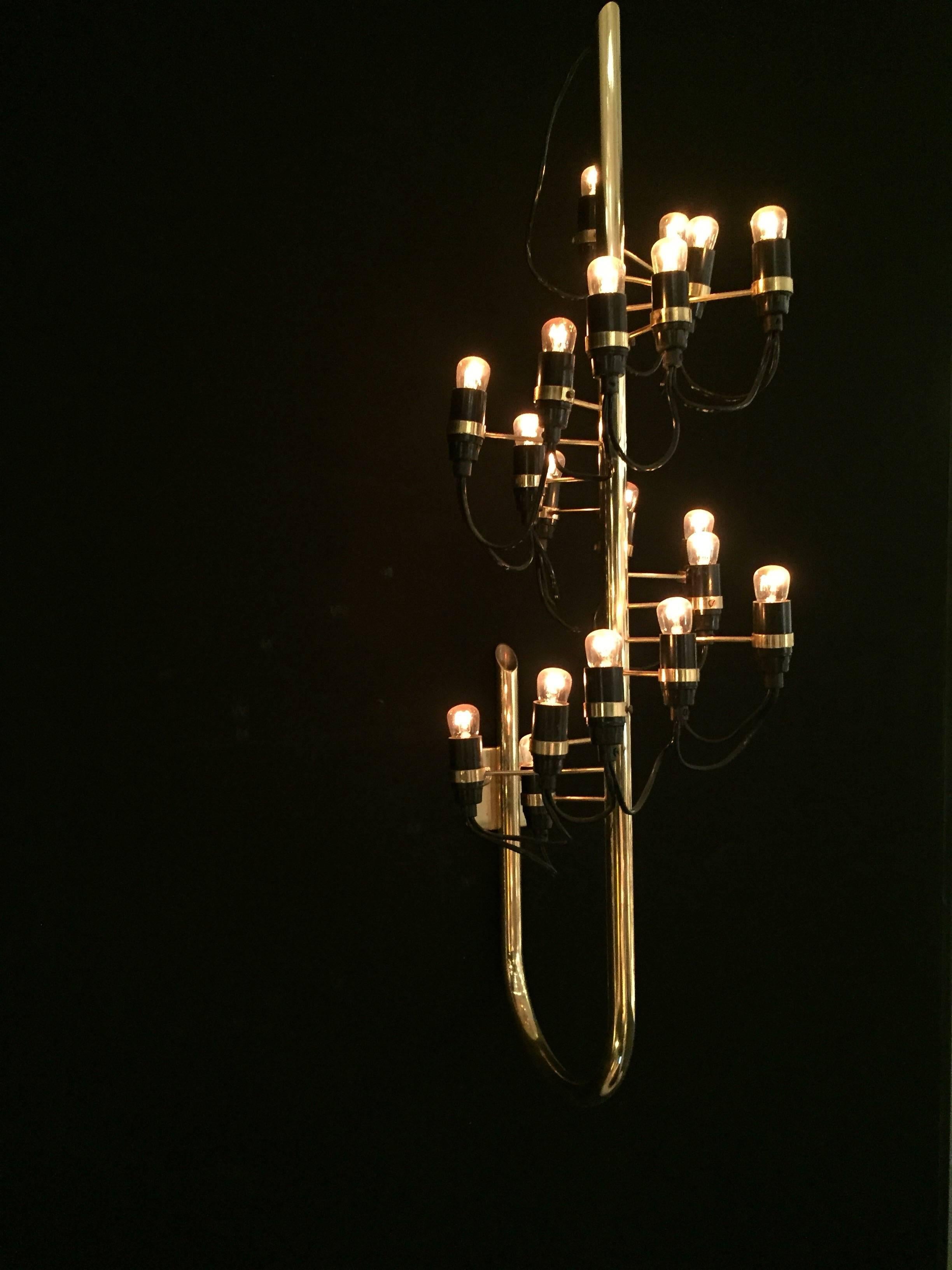 1960s wall light mod 226 in brass by Gino Sarfatti for Arteluce.
Perfect vintage condition.
 