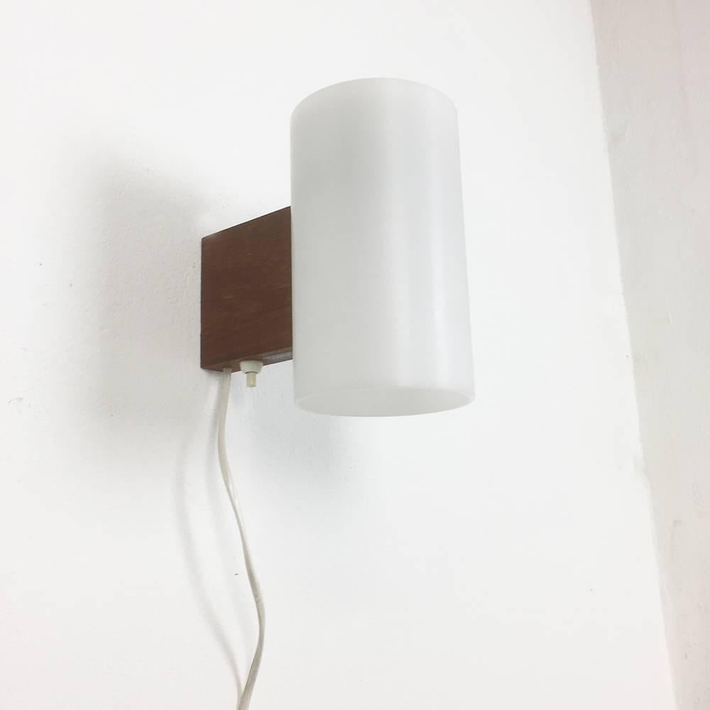 Mid-Century moderno Lampada da parete degli anni '60 realizzata da Luxus Vittsjö Svezia Design di Uno & Östen Kristiansson in vendita