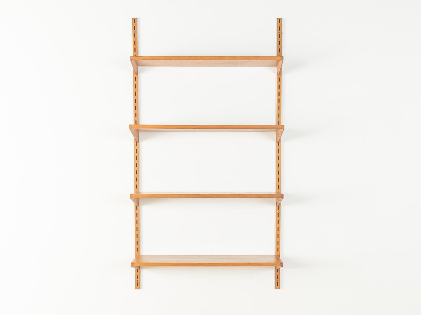 Classic shelving system from the 1960s in teak veneer with four shelves and two aluminium ladders veneered in teak.

Quality Features:

    accomplished design: perfect proportions and visible attention to detail
    high-quality workmanship using