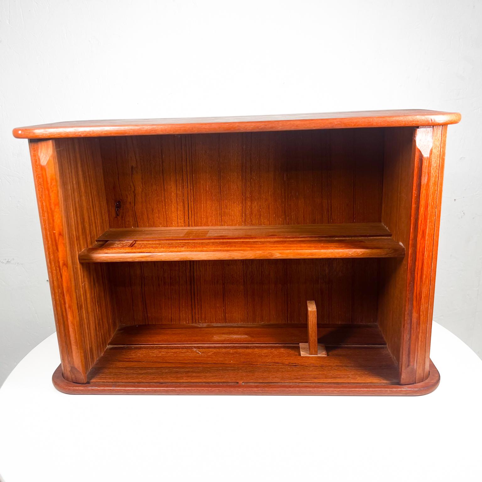 1960s Wall Storage Unit Cabinet Teak Wood Tambour Doors
Hanging Wall Unit cubby shelf storage or for tabletop
No hardware is included.
Unmarked
18.13 w x 7.75 d x 11.88
Preowned vintage unrestored condition
See all images provided.