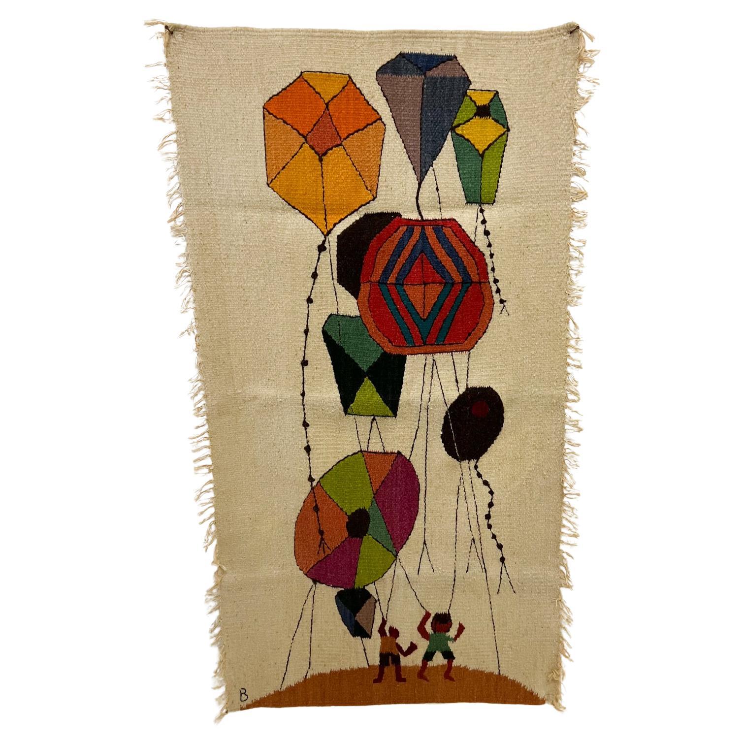 1960s Wall Tapestry Art Modern Graphic Child with Kite in Style of Evelyn Ackerman
Art textile
Signé B
50.5 x 29
État original vintage d'occasion.
Voir les images s'il vous plaît.