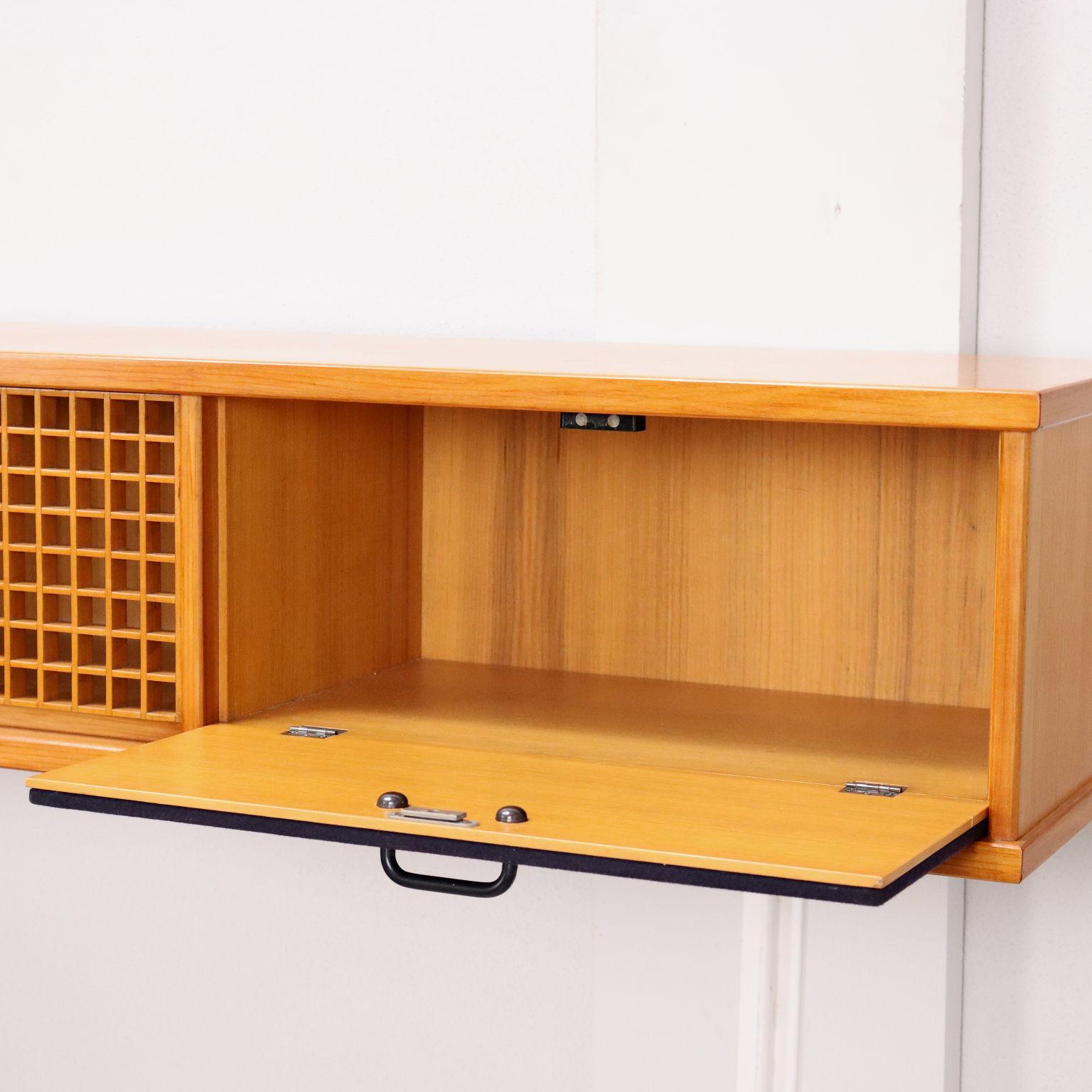 Cabinet in the style of Gianfranco Frattini for Cantieri Carugati, with flap opening compartments with fabric-covered fronts, removable lattice grids, sliding shutter for drawer compartment, blond mahogany veneer, insert on the top in formica.