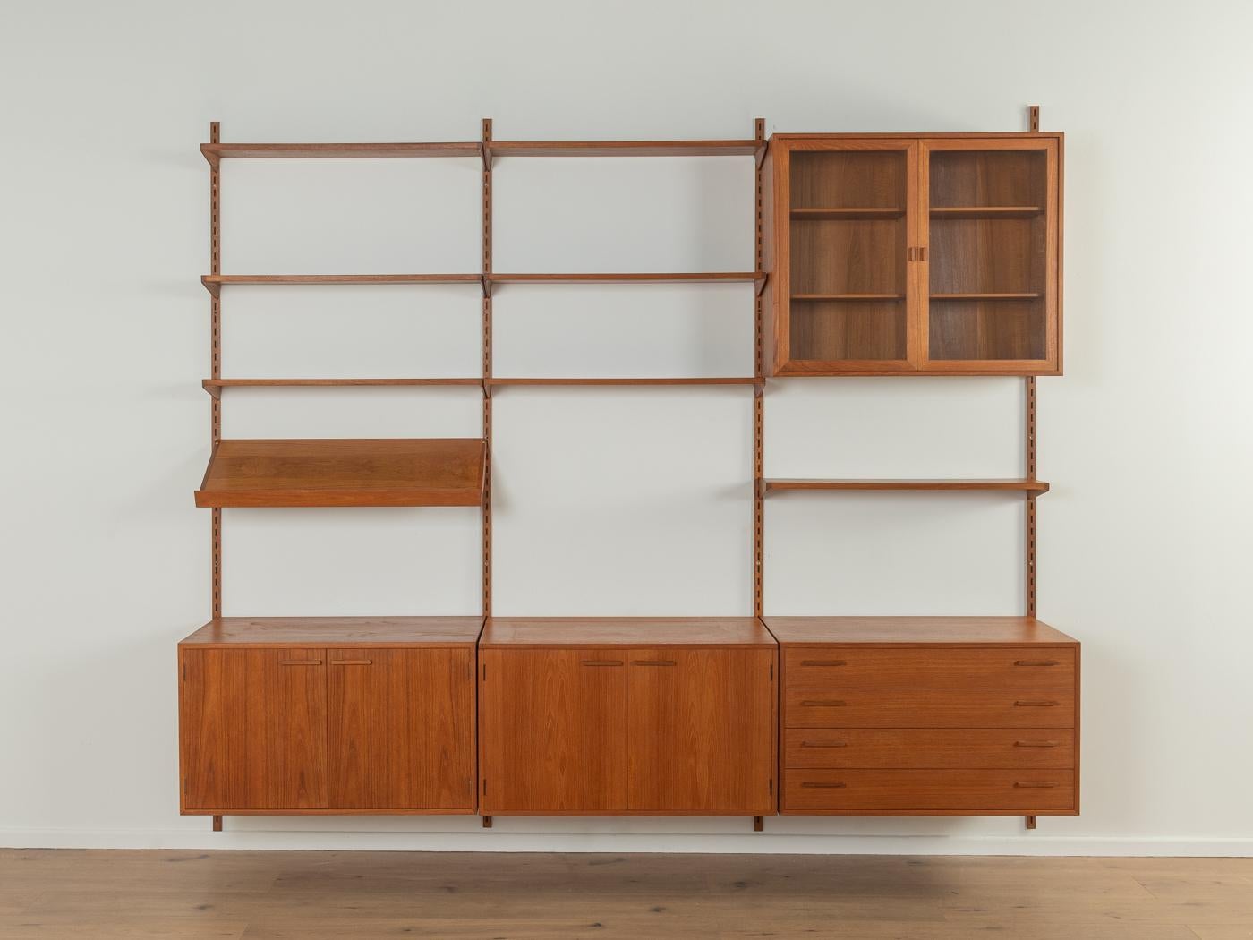 Classic shelving system by Kai Kristiansen for FM Møbler from the 1960s. The high-quality containers and shelves are veneered in Teak. The system consists of seven shelves, one container with doors and two shelves, a container with four drawers, one