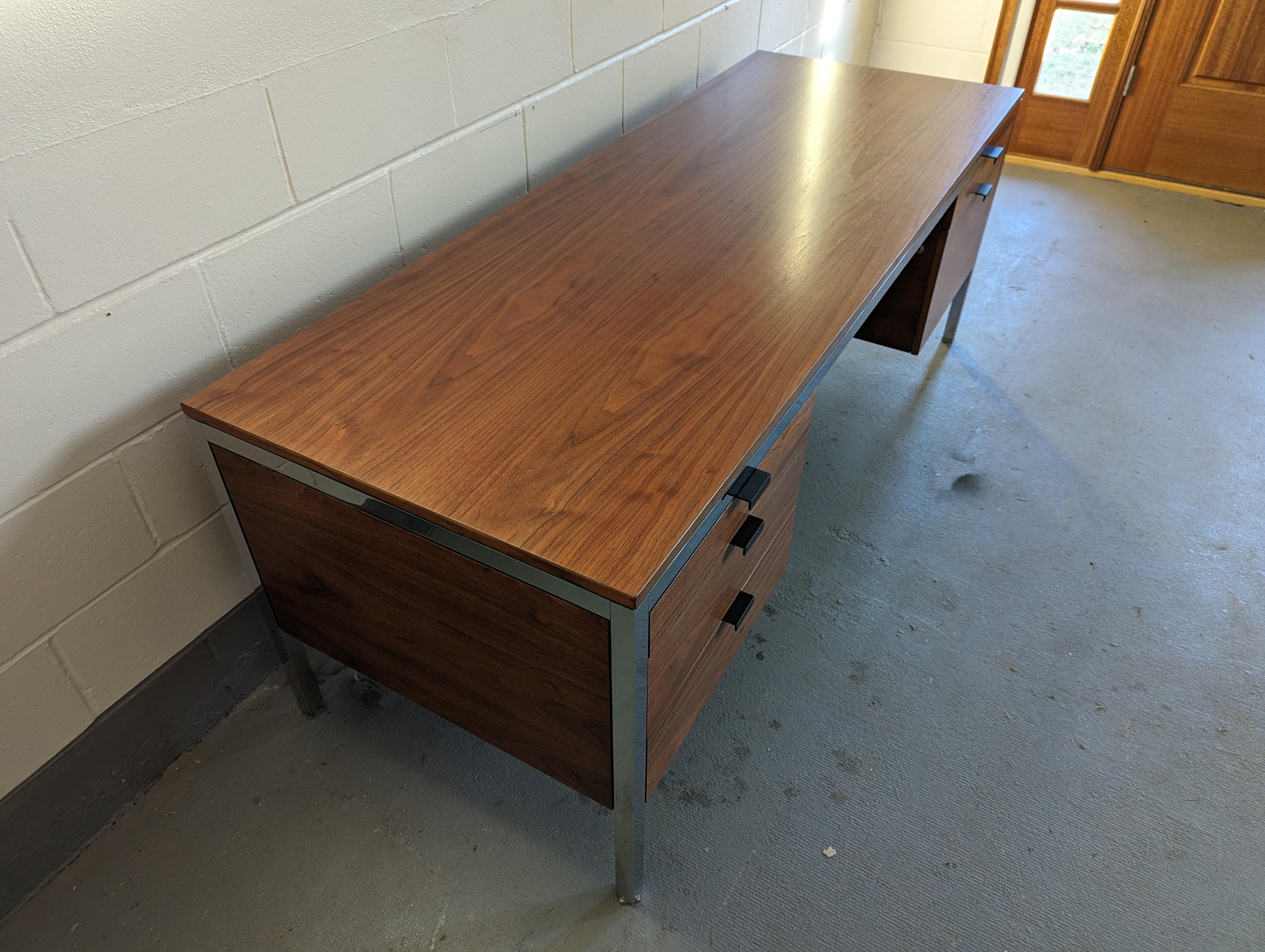 Mid-Century Modern 1960s Walnut and Chrome Executive Desk For Sale