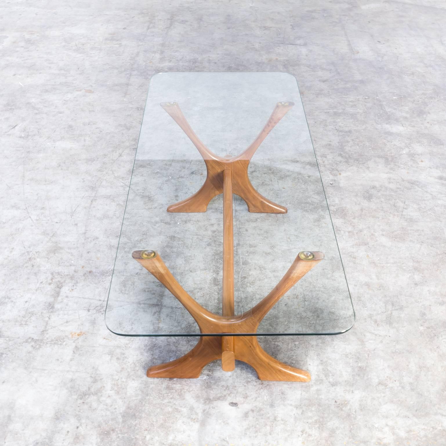 1960s Walnut and Glass Elegant Coffee Table For Sale 1