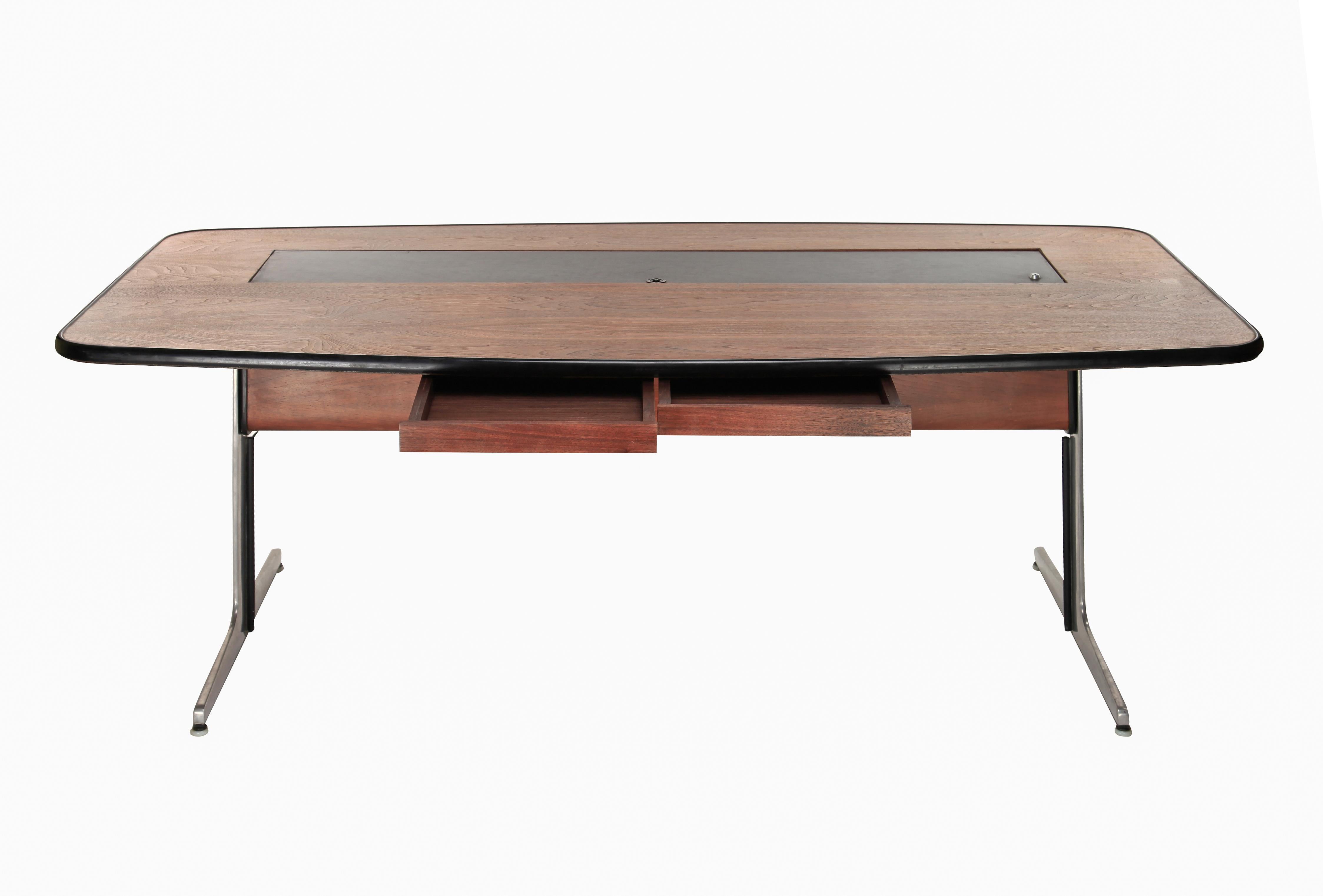 1960s Walnut and Leather Desk by George Nelson for Herman Miller In Good Condition In Glendale, CA