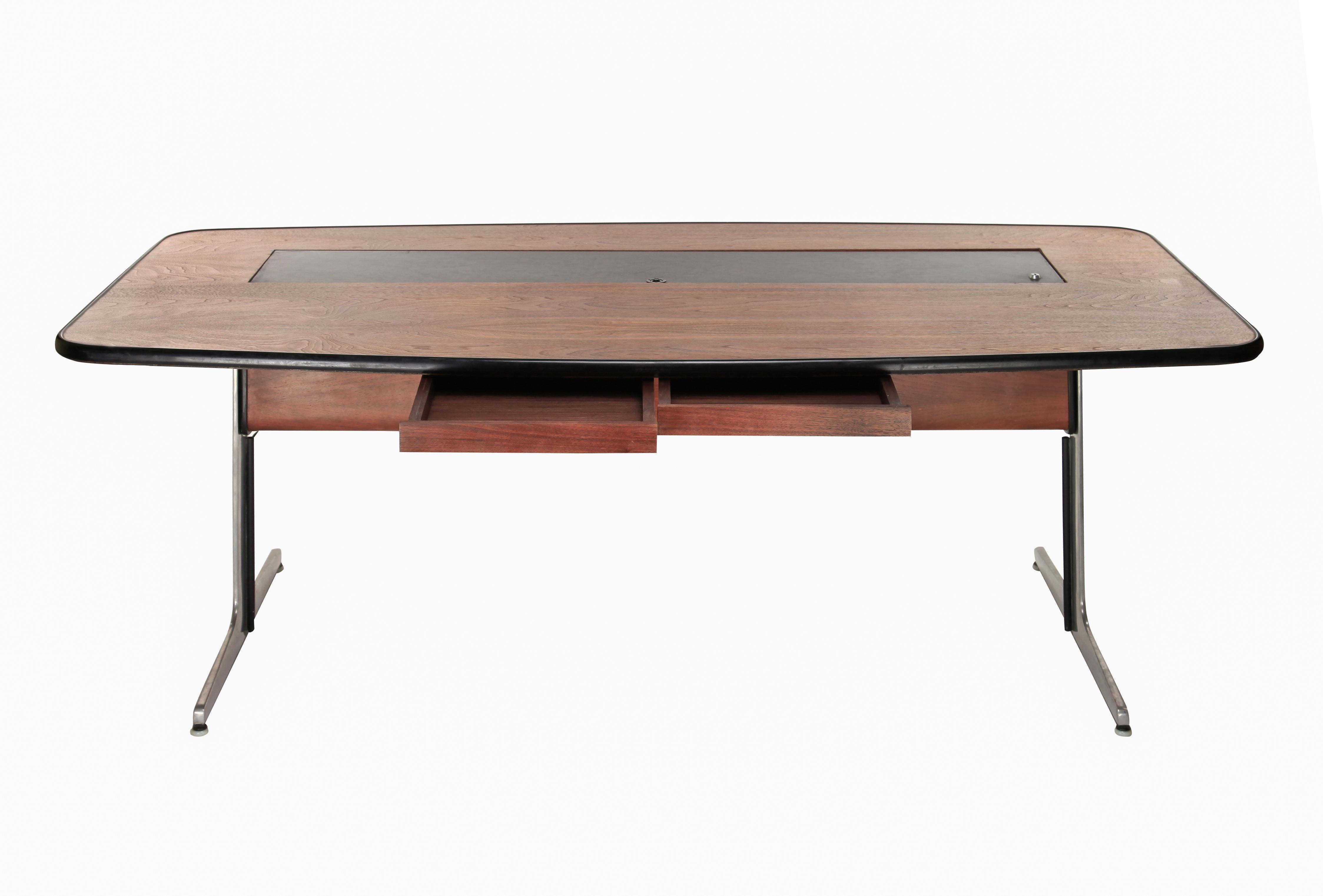 1960s Walnut and Leather Desk by George Nelson for Herman Miller In Good Condition For Sale In Glendale, CA