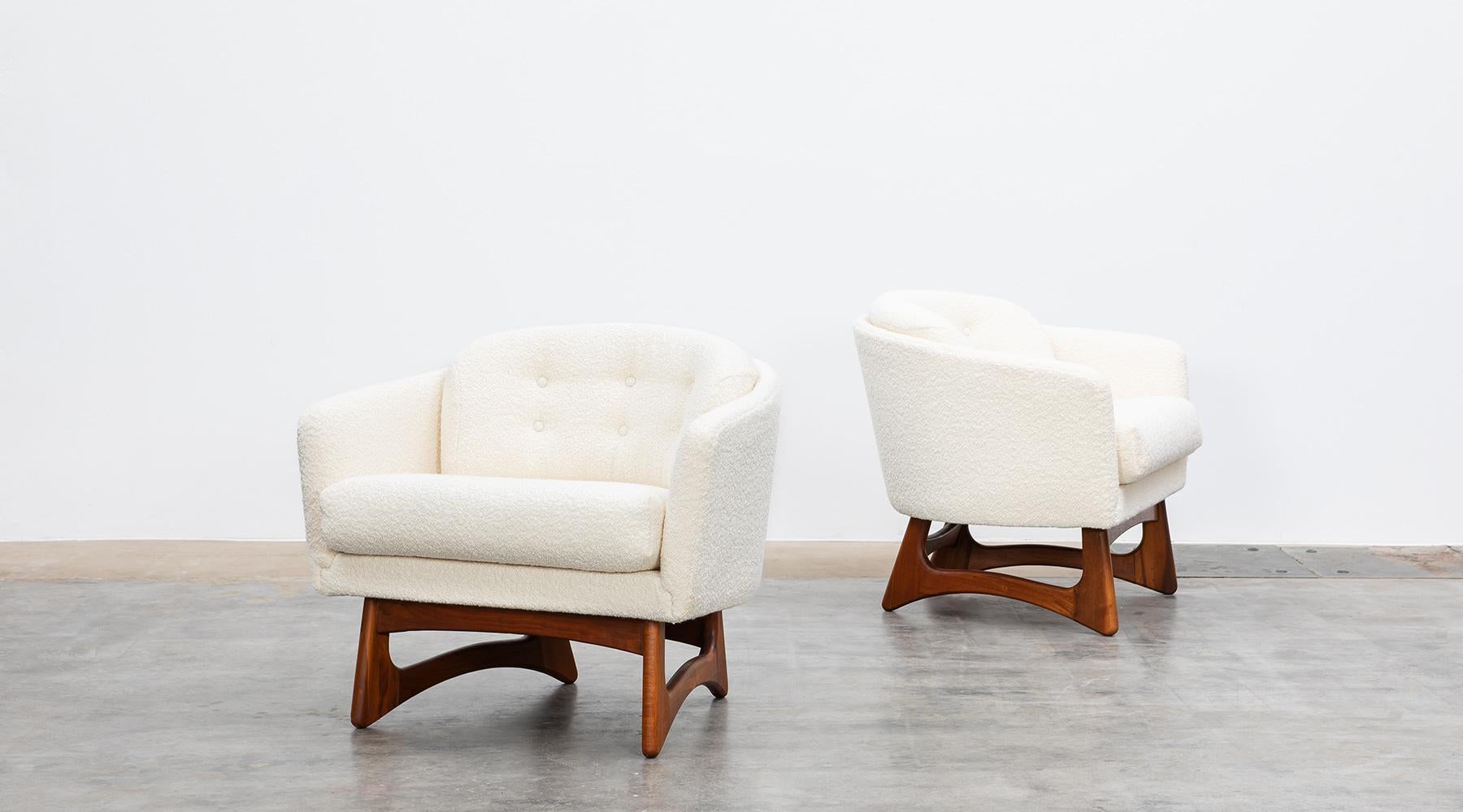 Mid-Century Modern 1960s Walnut Base, White Upholstery Pair of Lounge Chairs by Adrian Pearsall For Sale