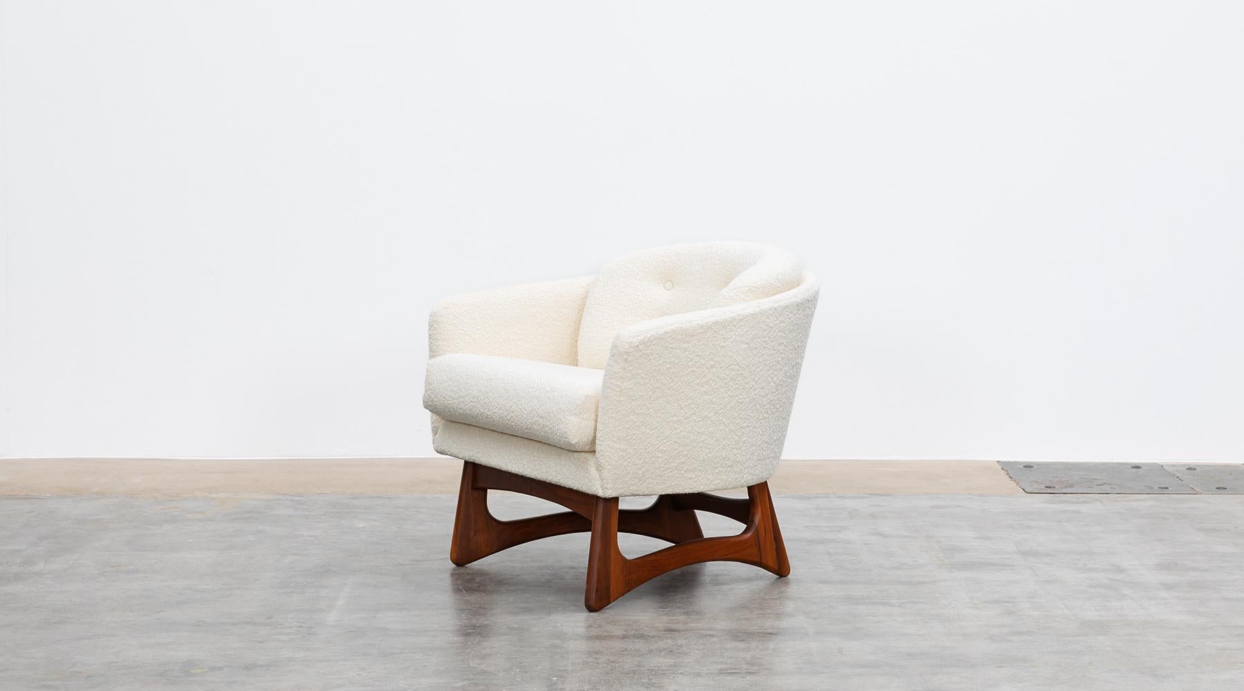 Mid-20th Century 1960s Walnut Base, White Upholstery Pair of Lounge Chairs by Adrian Pearsall For Sale