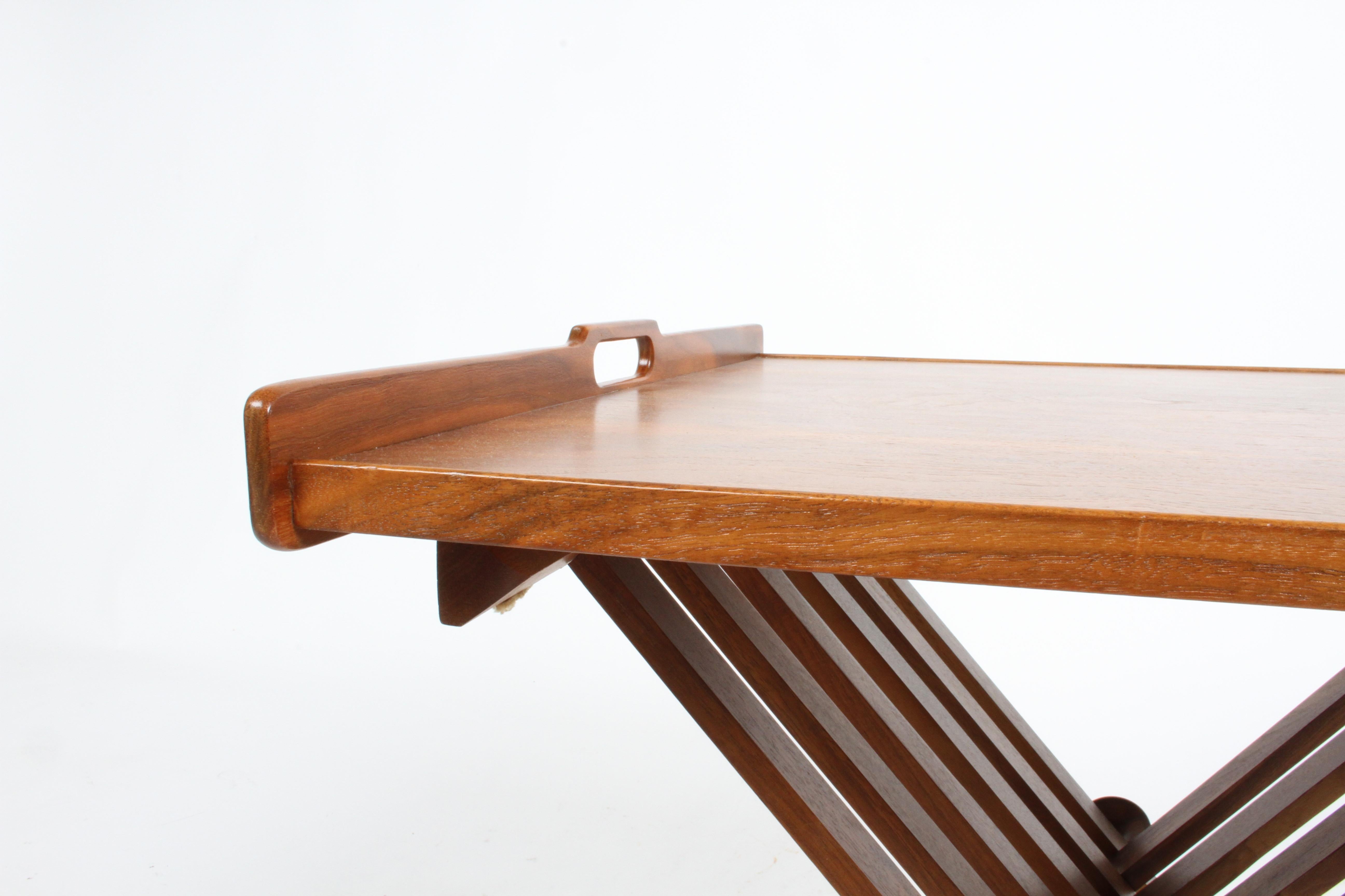 Campaign-Tabletttisch aus Nussbaumholz aus den 1960er Jahren von Kipp Stewart & Stewart McDougall für Drexel  im Angebot 7