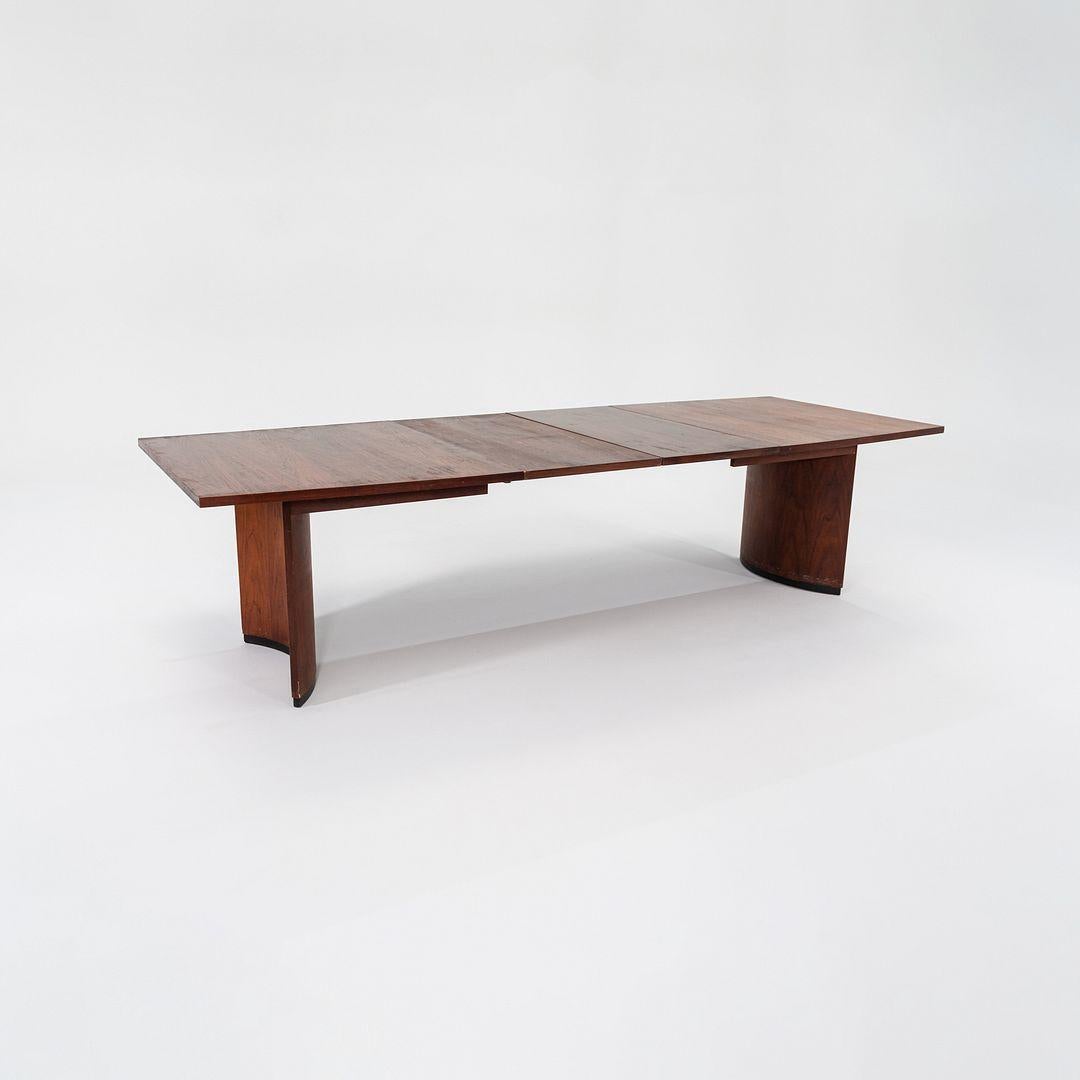 1960s Walnut Dining Table Attributed to Jack Cartwright for Founders, 72-112 For Sale 5
