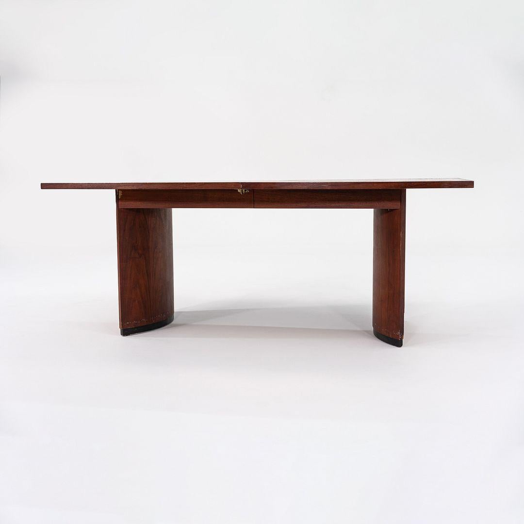 1960s Walnut Dining Table Attributed to Jack Cartwright for Founders, 72-112 For Sale 3
