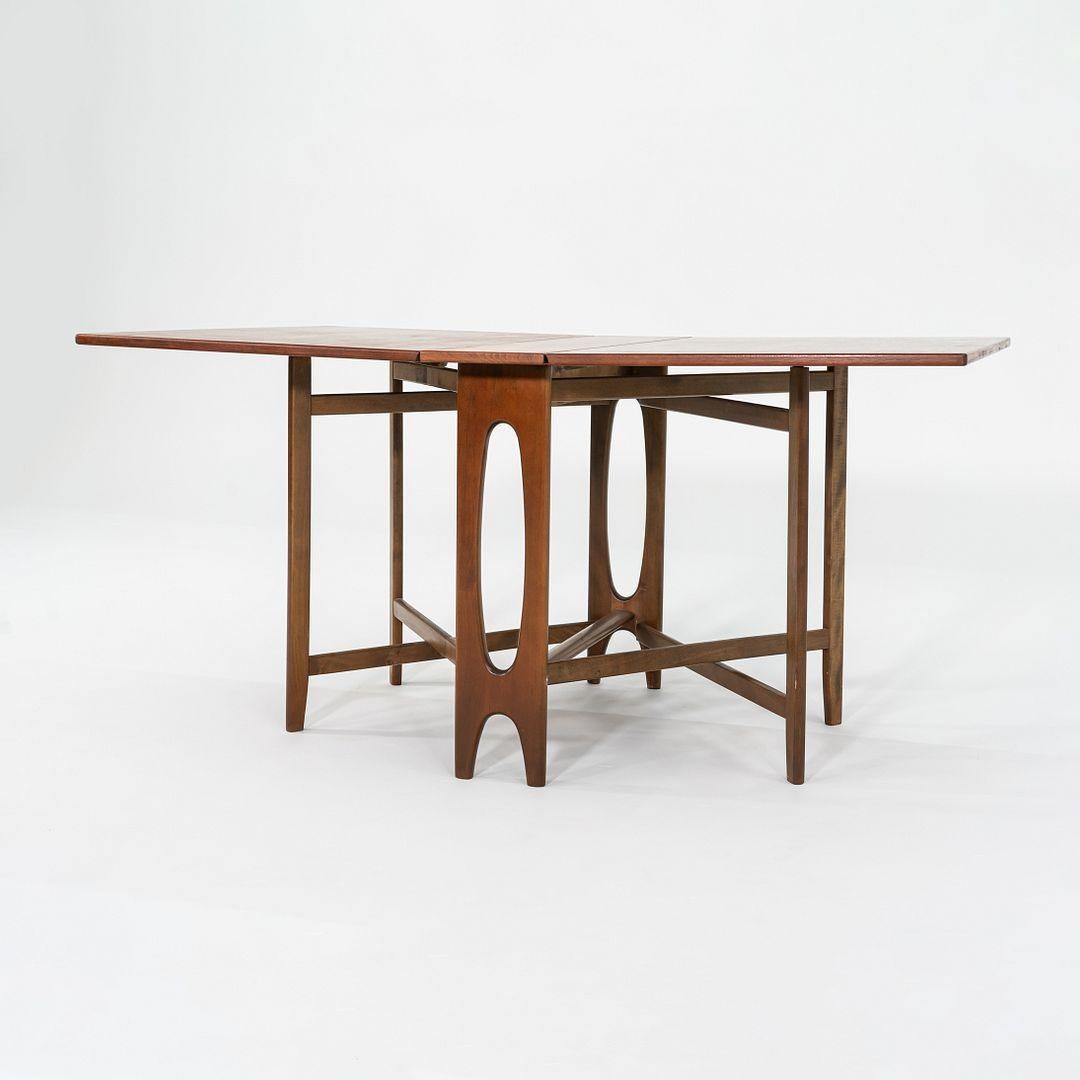 Mesa de comedor con patas extensibles de nogal de los años 60, de Bendt Winge Noruego en venta