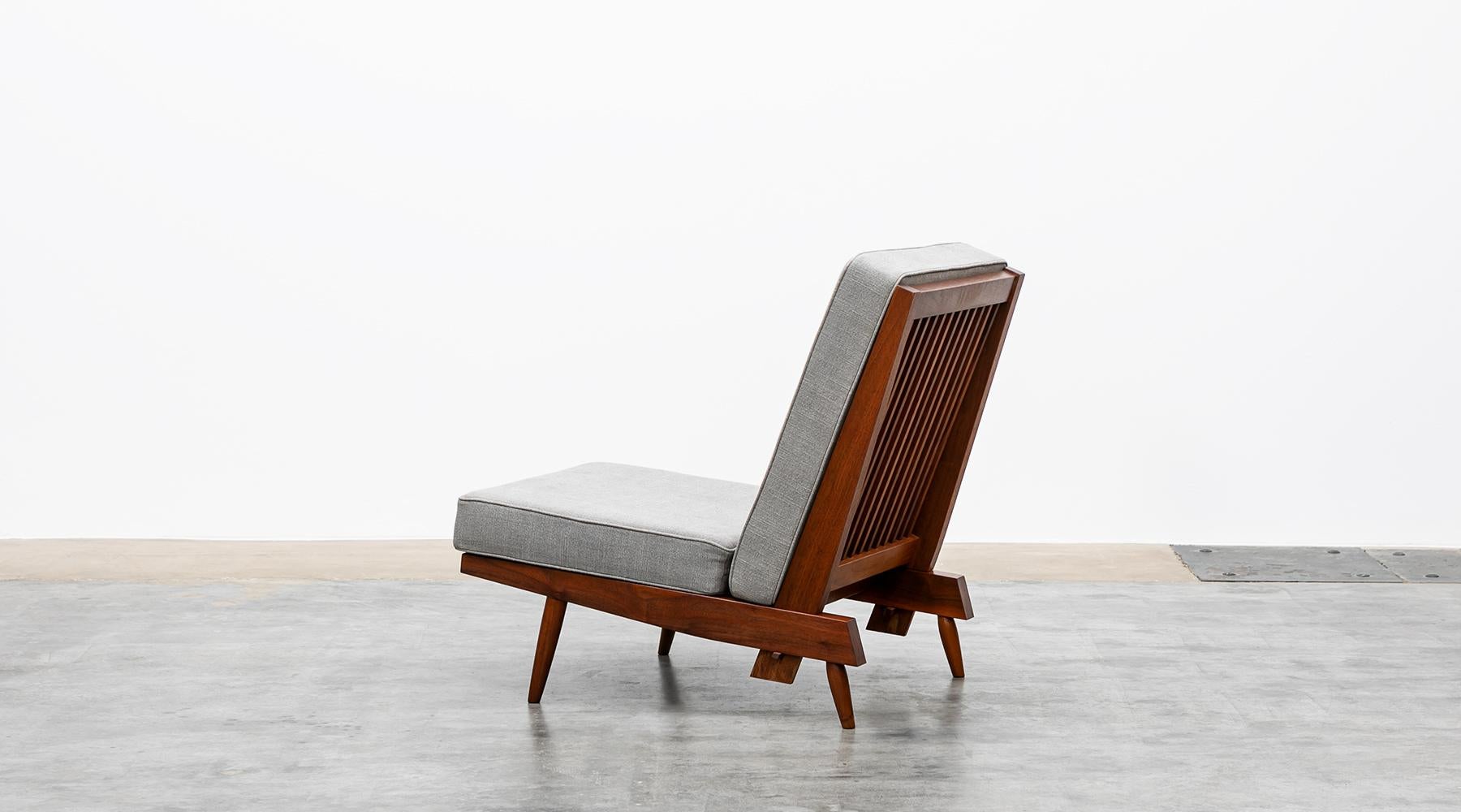 1960s Walnut, Grey Upholstery Single Lounge Chair by George Nakashima In Good Condition In Frankfurt, Hessen, DE