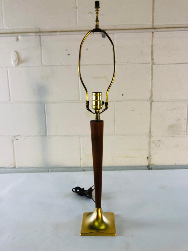 Mid-Century Modern 1960s Walnut Laurel Lamp Co Table Lamp For Sale