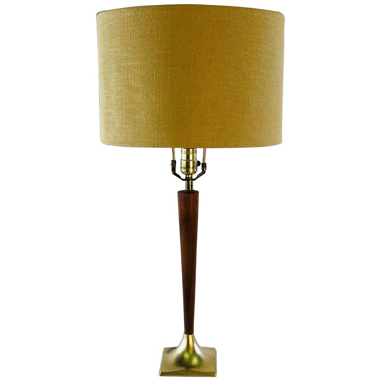 1960s Walnut Laurel Lamp Co Table Lamp For Sale
