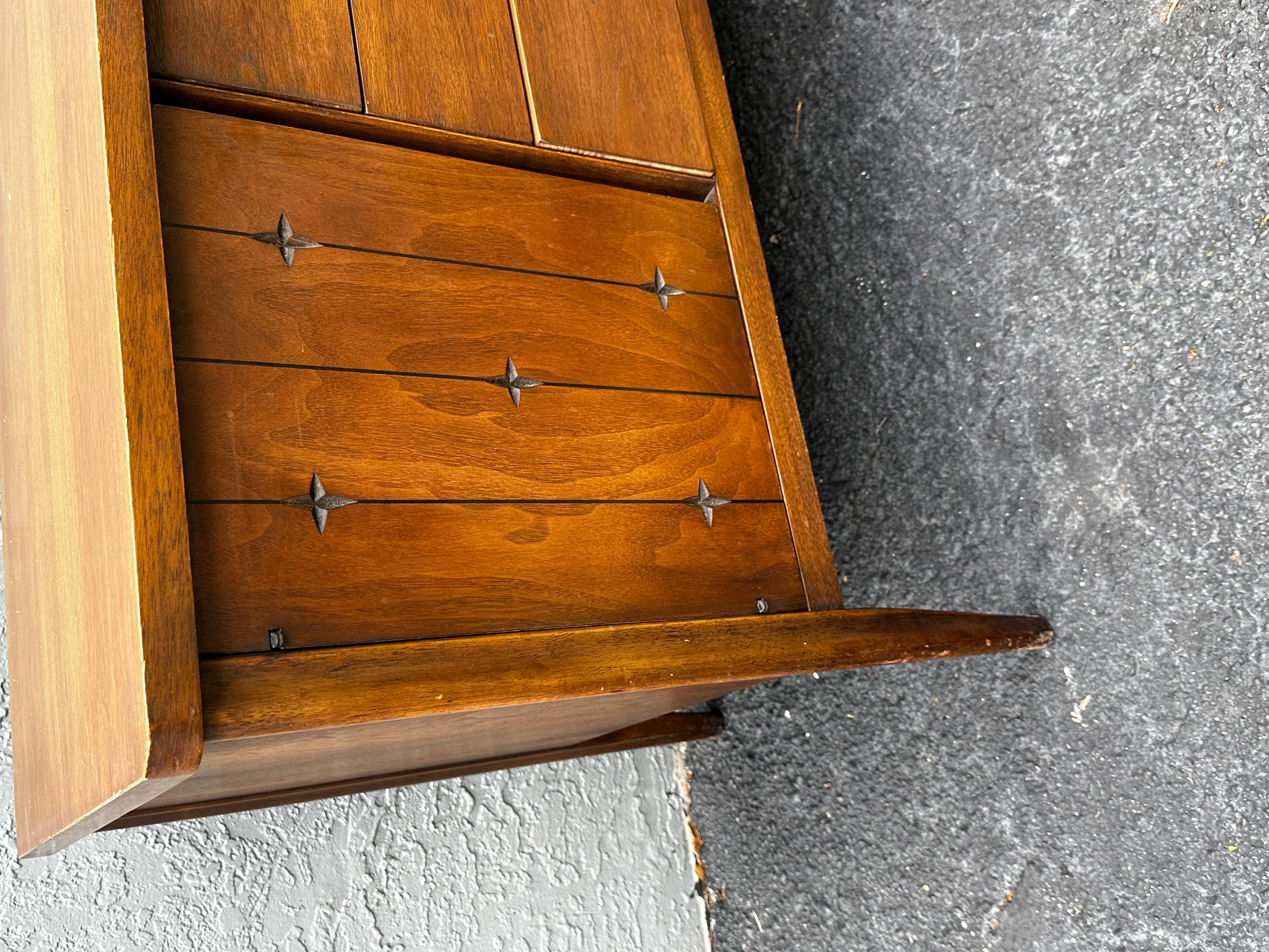 1960s Walnut MCM  Broyhill Saga Buffet Credenza Bookcase Hutch For Sale 5