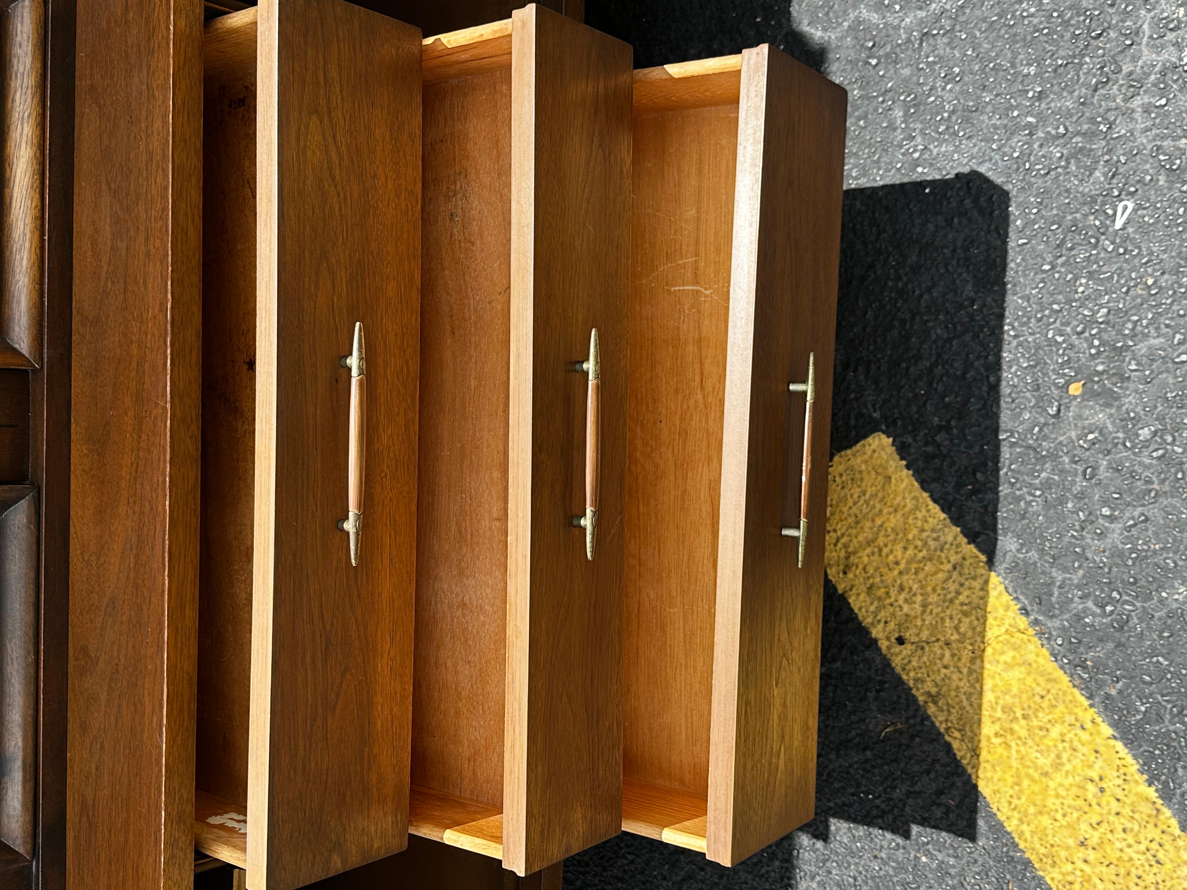 1960s Walnut MCM  Broyhill Saga Buffet Credenza Bookcase Hutch For Sale 8