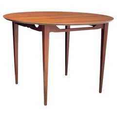 1960s Walnut Round Tapered Extending Dining Table (Table à manger à rallonge)