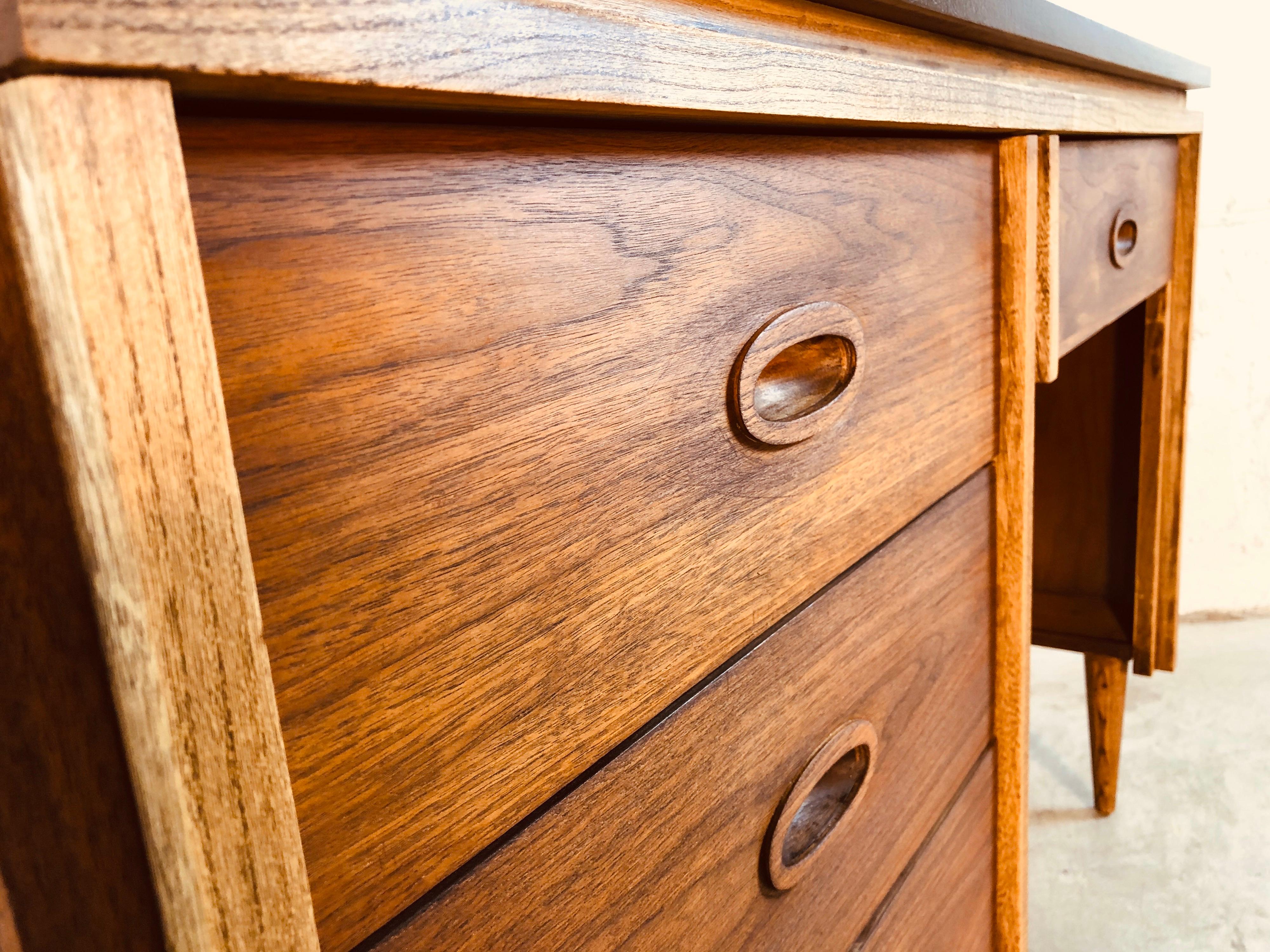 1960s Walnut Single Stand Desk by Dixie Furniture Co. For Sale 3