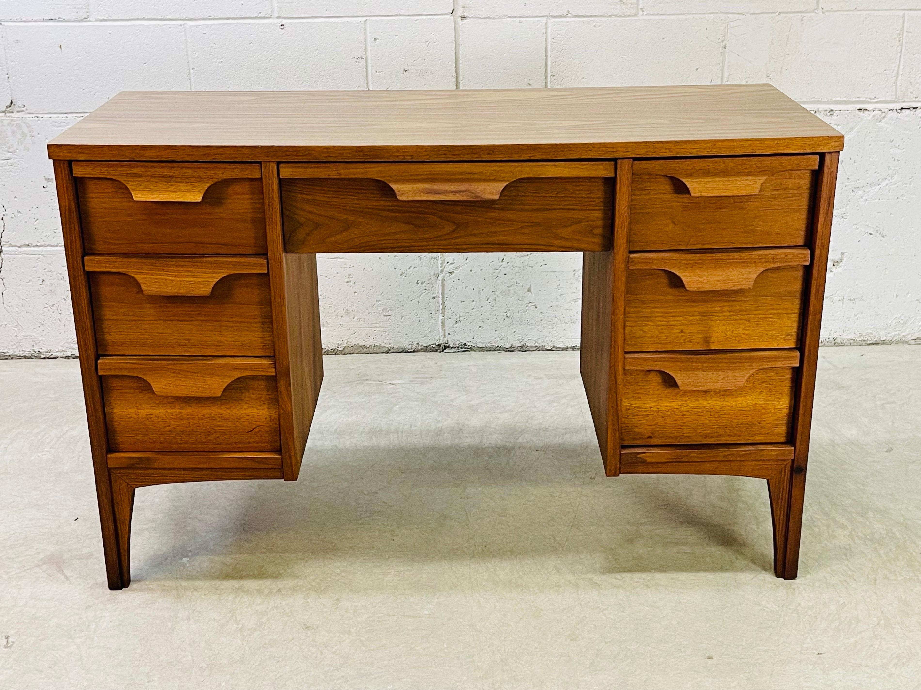 Mid-Century Modern 1960s Walnut Wood Desk For Sale