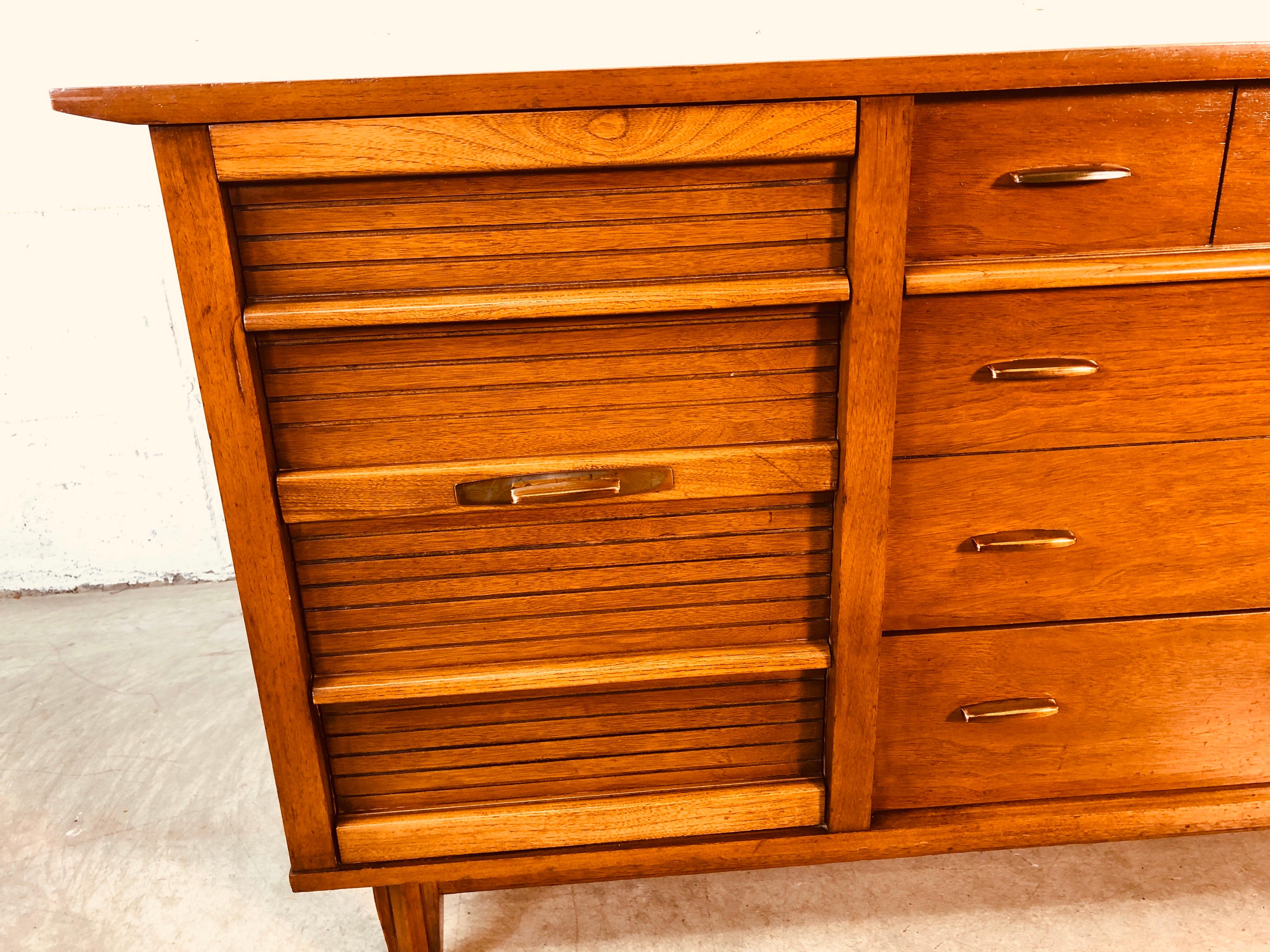 1960s Walnut Wood Low Dresser by Dixie Furniture In Good Condition In Amherst, NH