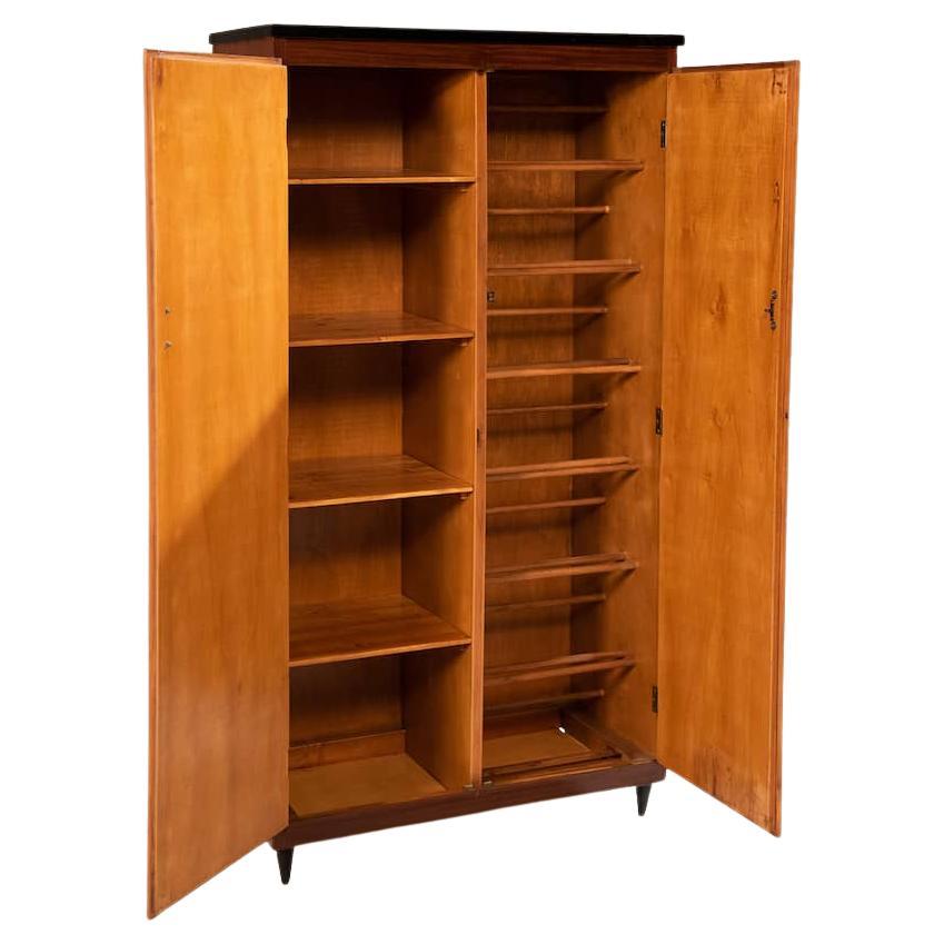 1960er Jahre Nussbaum Wood Shoe Cabinet im Angebot