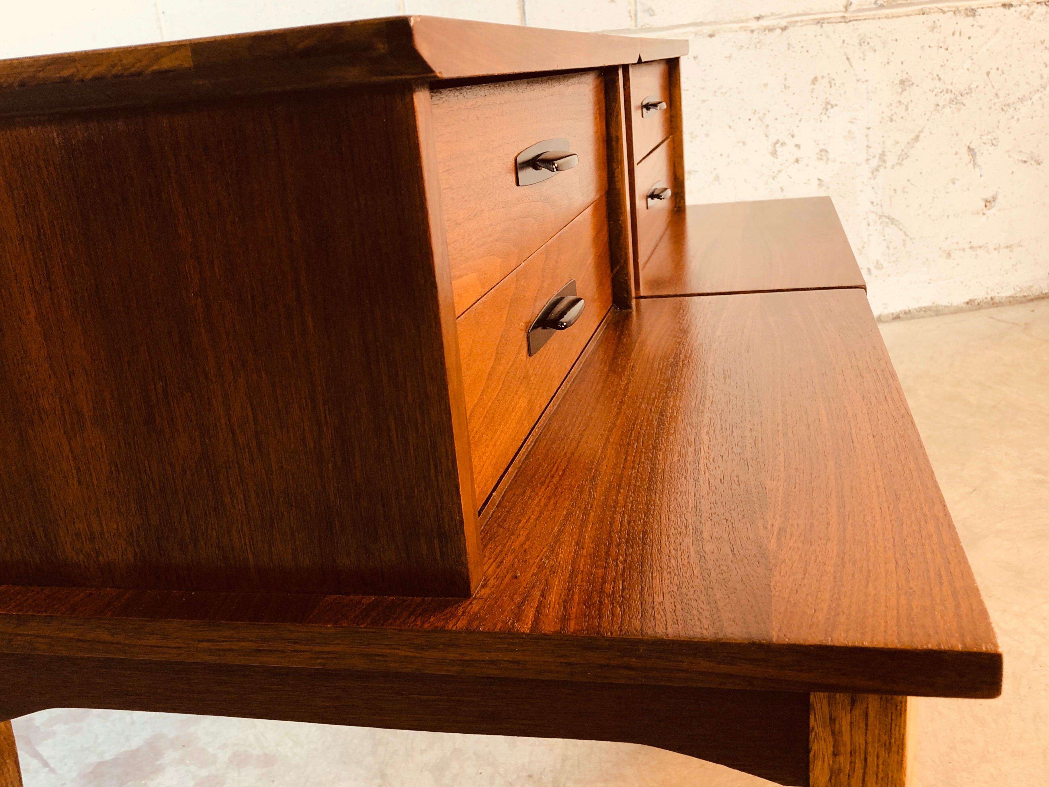 1960s Walnut Wood Step-Back Nightstands by Dixie Furniture Co, Pair For Sale 2