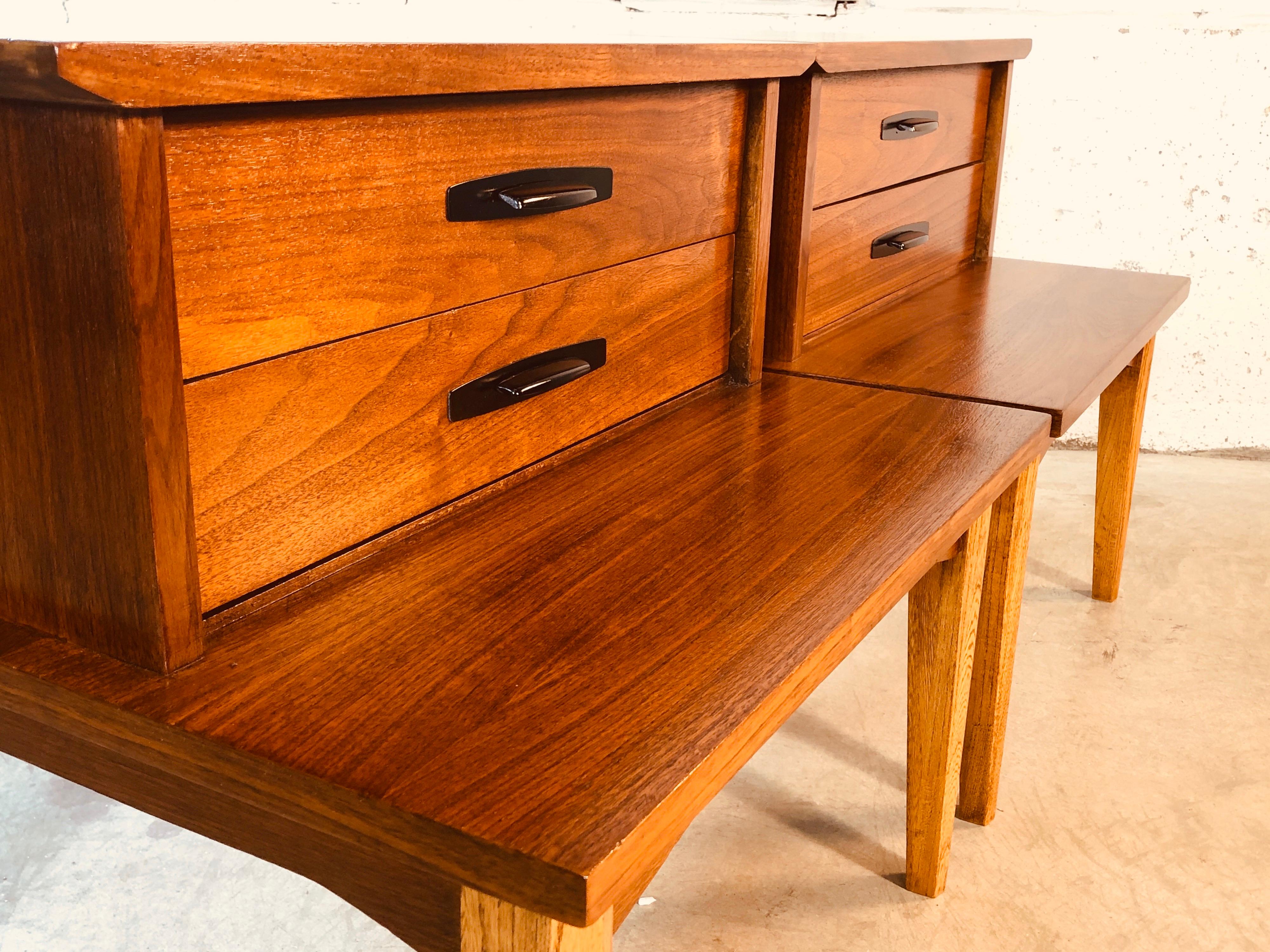 1960s Walnut Wood Step-Back Nightstands by Dixie Furniture Co, Pair For Sale 4