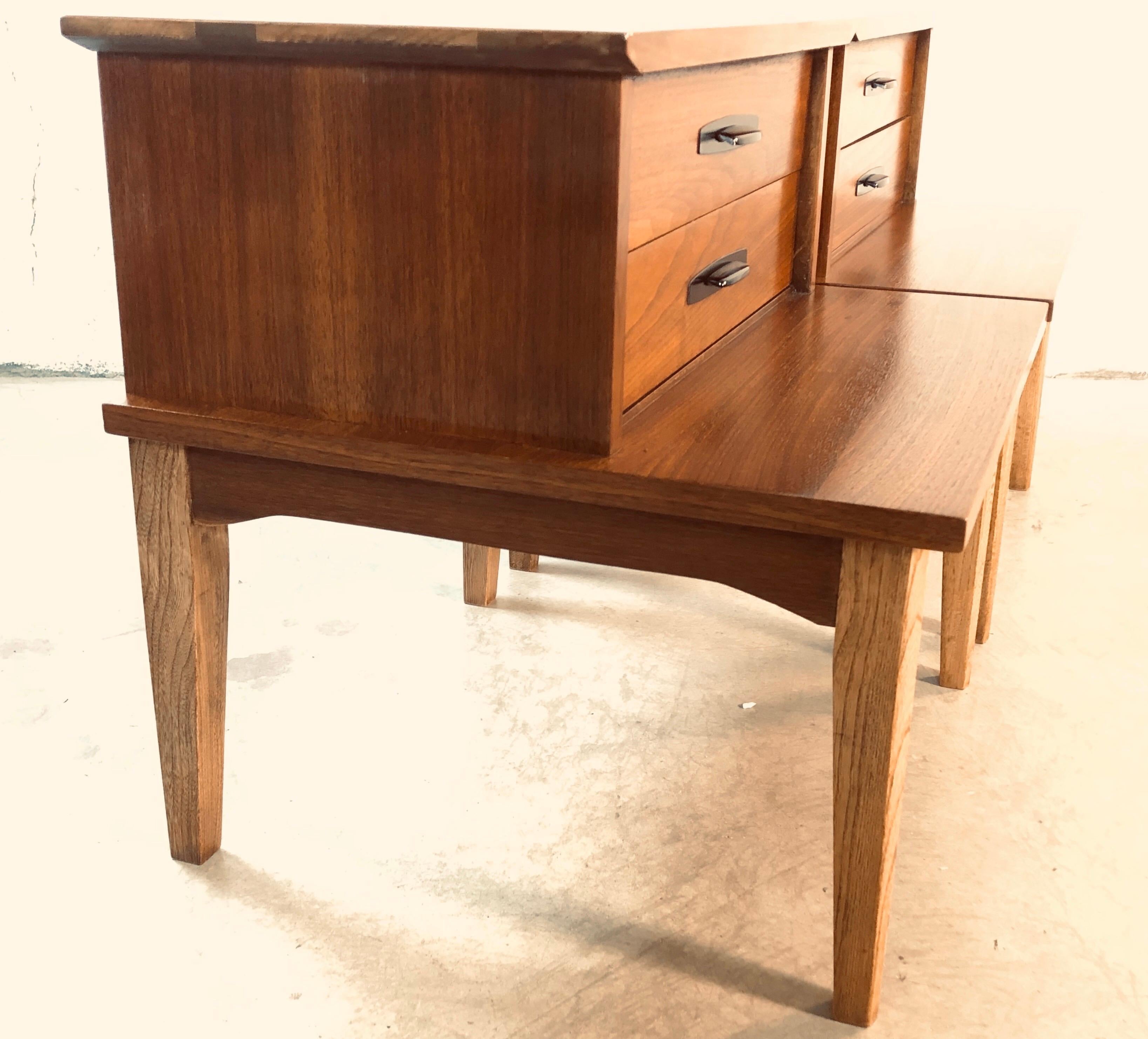 1960s Walnut Wood Step-Back Nightstands by Dixie Furniture Co, Pair For Sale 5