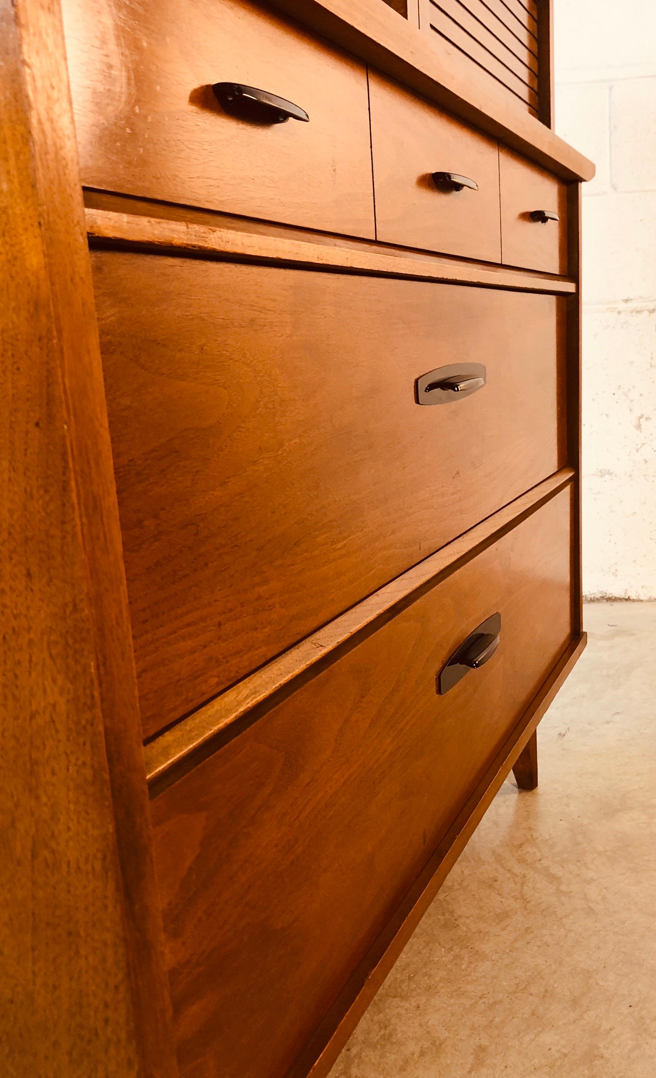1960s Walnut Wood Tall Bedroom Dresser by Dixie Furniture Co For Sale 2