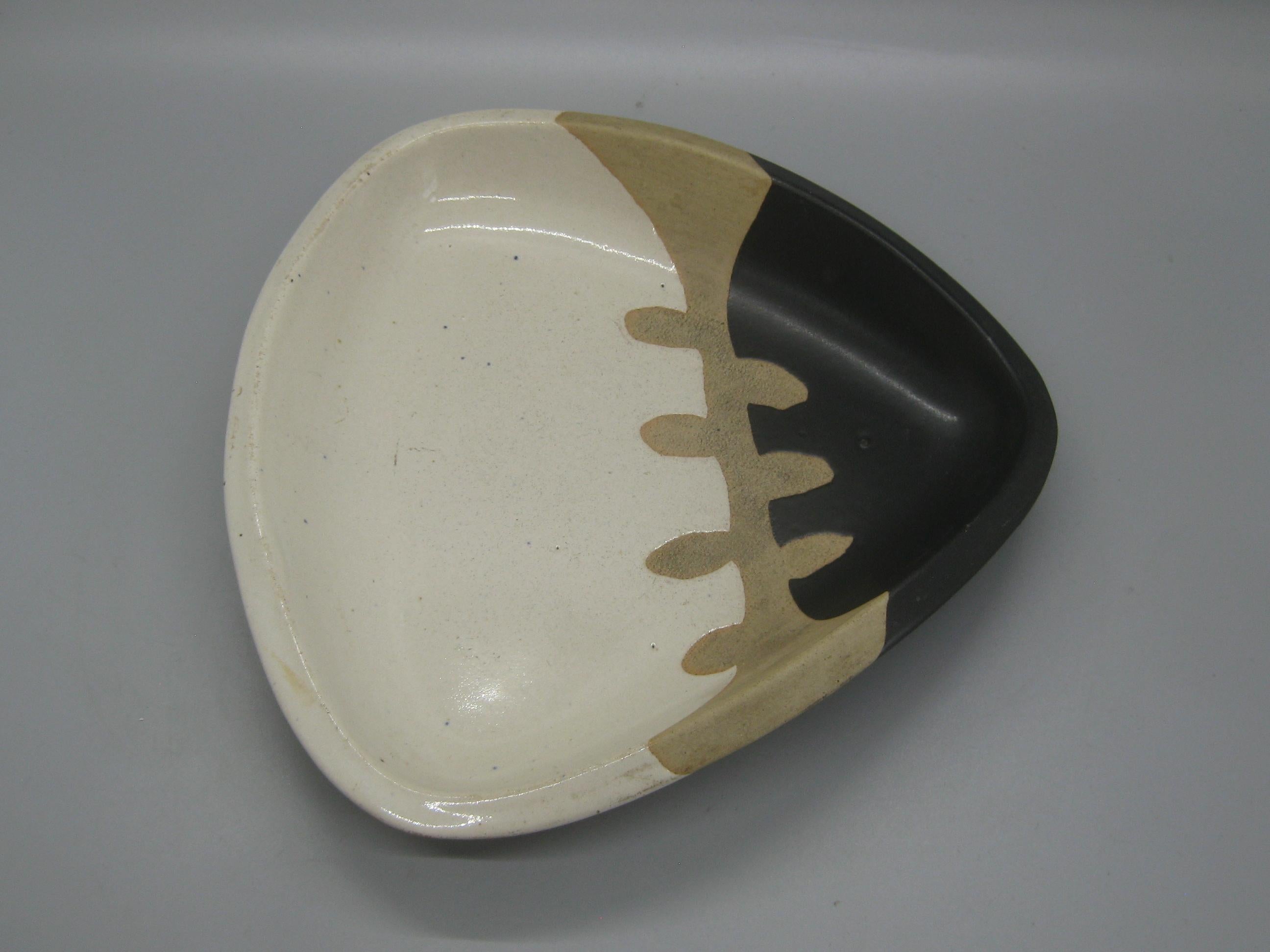 Modernistische abstrakte Schale aus Keramik, Walter Dexter Studio Pottery, Calgary, 1960er Jahre (Handgefertigt) im Angebot