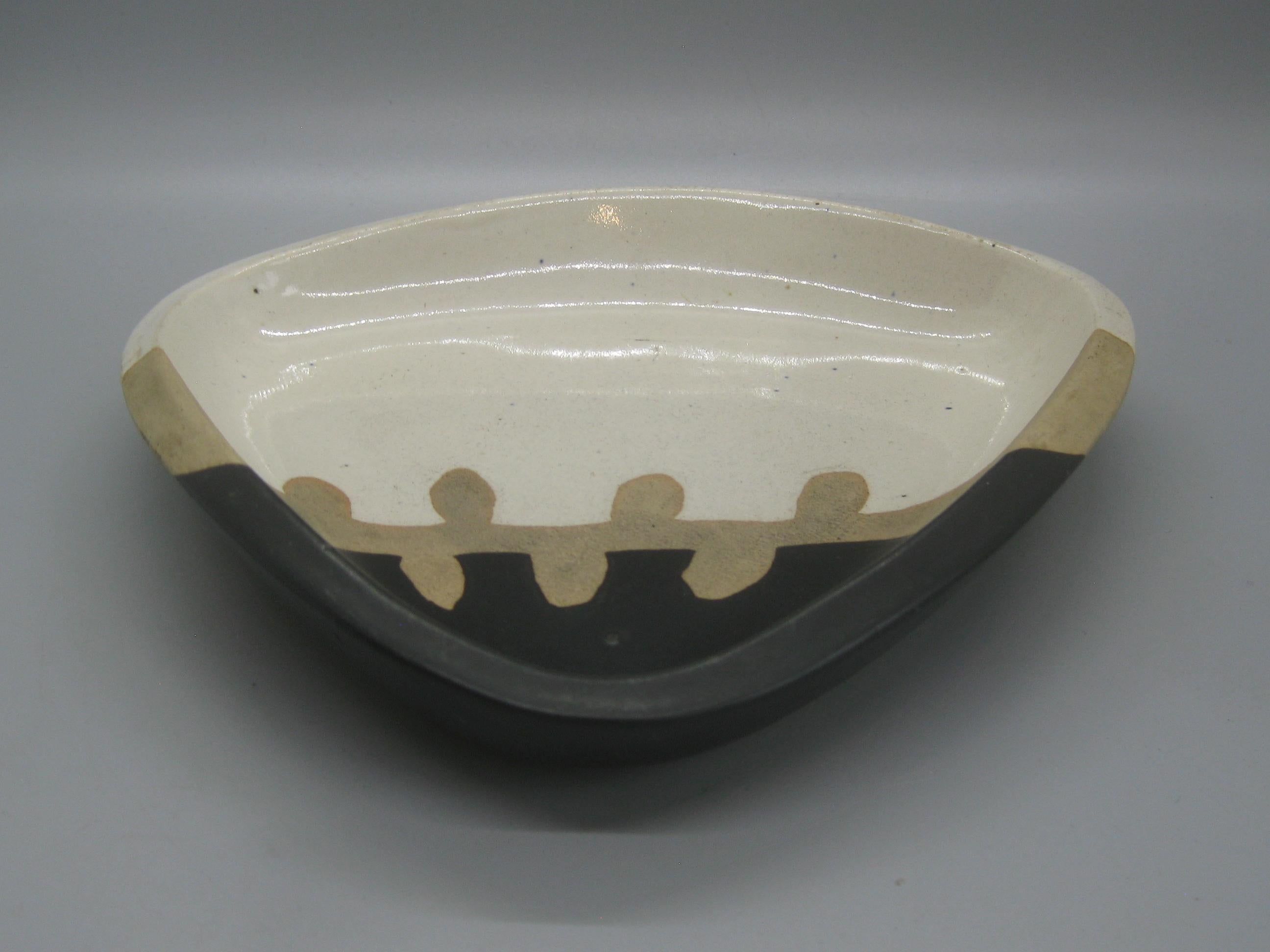 1960s Walter Dexter Studio Pottery Modernist Abstract Bowl Ceramic Arts Calgary In Good Condition For Sale In San Diego, CA