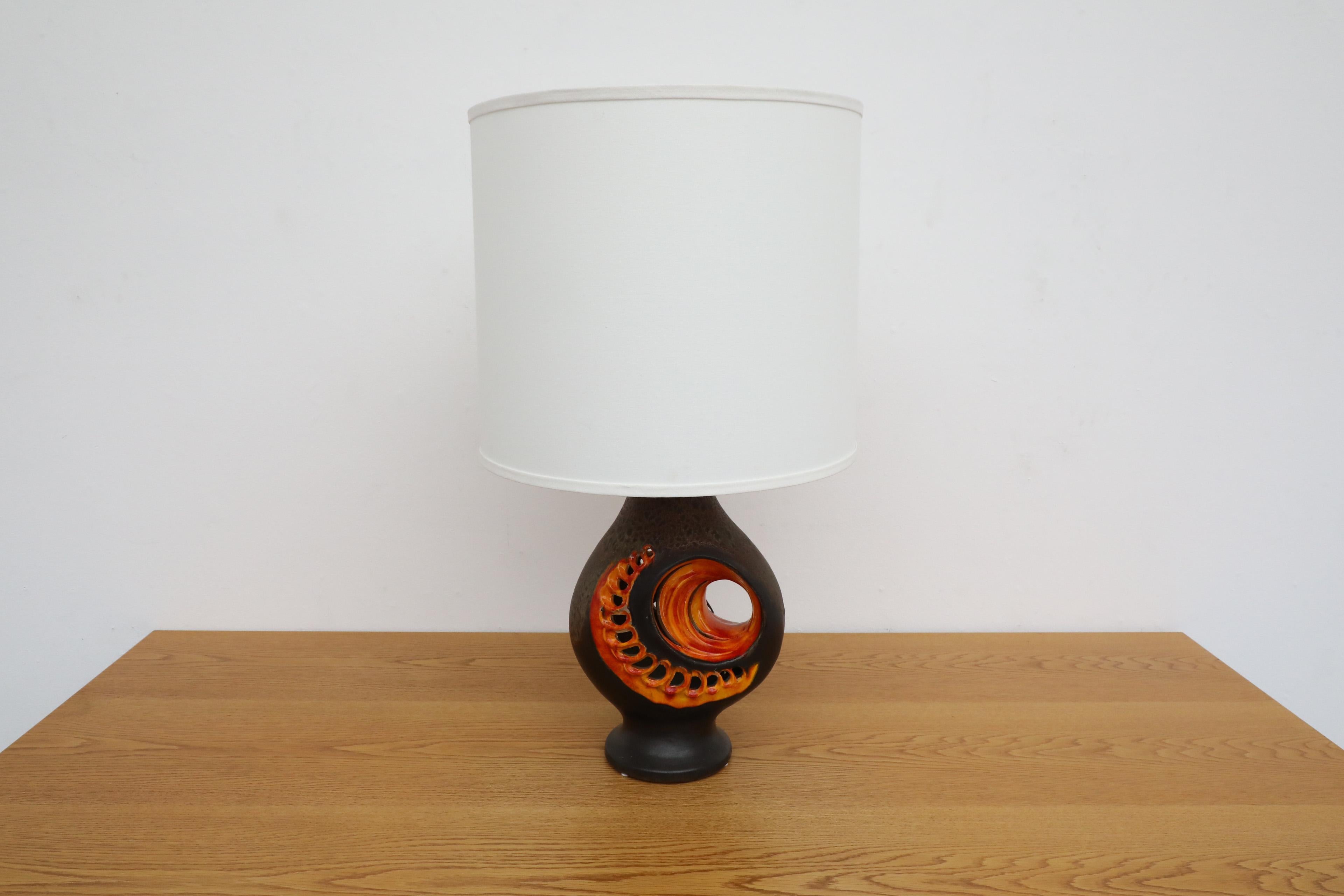 1960's Walter Gerhards Fat Lava Ceramic Table Lamp with New Linen Shade In Good Condition In Los Angeles, CA