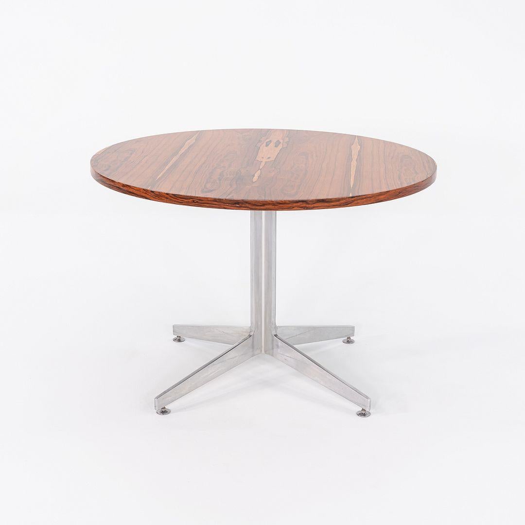 Esstisch 42in aus Rosenholz und Aluminium, Ward Bennett für Brickel Associates, 1960er Jahre im Zustand „Gut“ im Angebot in Philadelphia, PA
