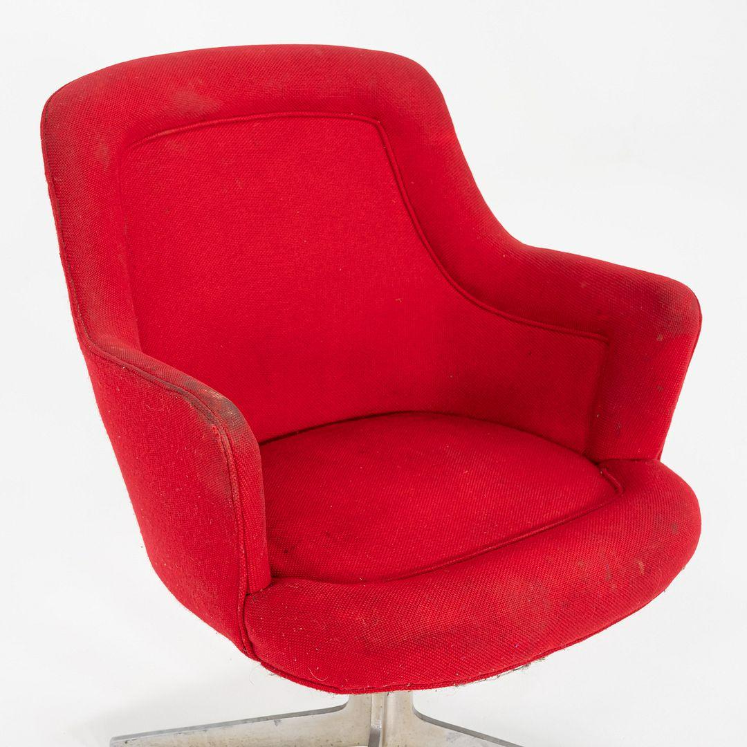 1960 Ward Bennett per Lehigh Furniture Poltrona in tessuto rosso e alluminio in vendita 3
