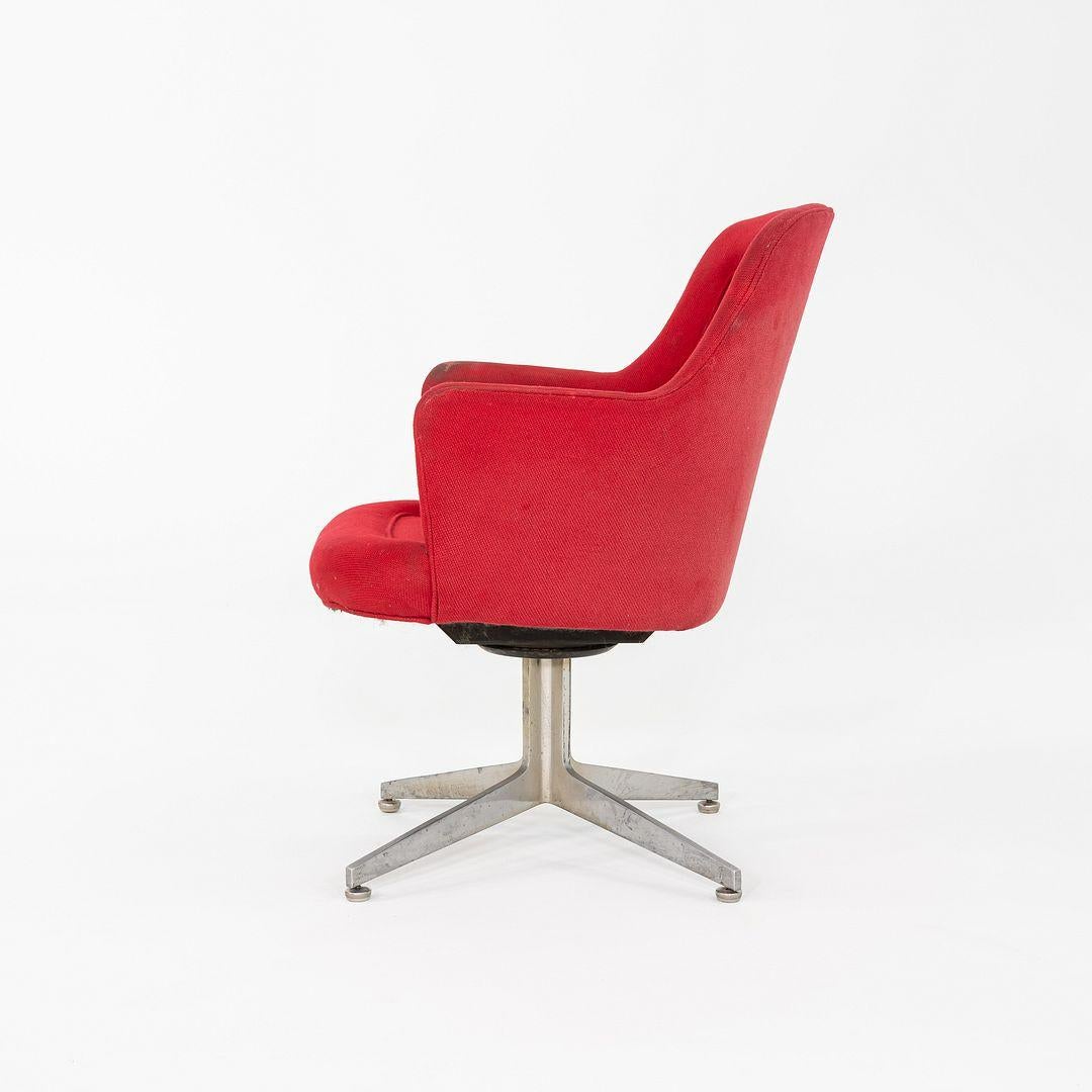1960 Ward Bennett per Lehigh Furniture Poltrona in tessuto rosso e alluminio in vendita 5