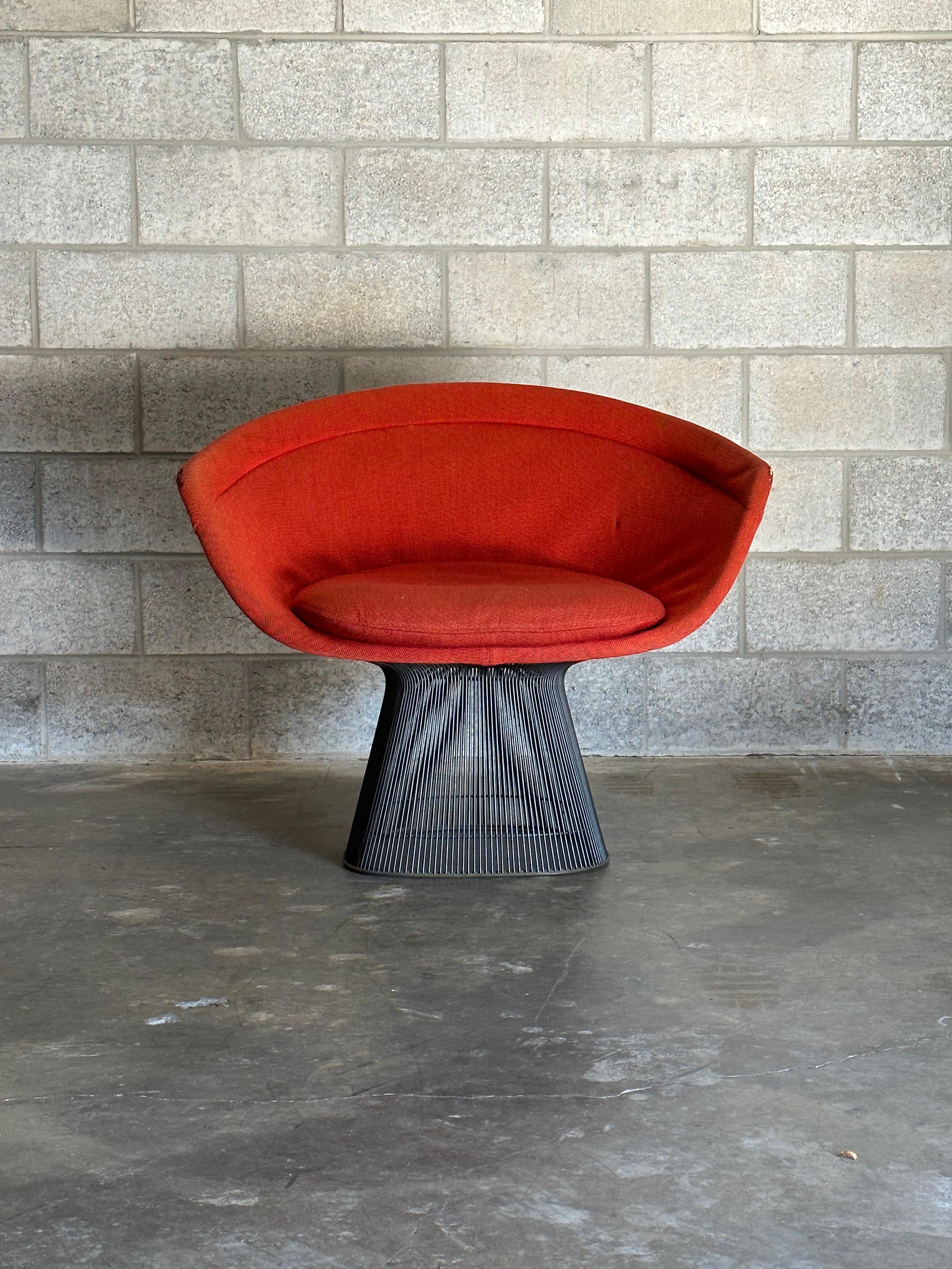 An early 1960s lounge chair designed by Warren Platner for Knoll. Chair is a great opportunity to purchase and redo. Desirable bronze frame. An absolutely iconic piece of design history. Would work well along side furniture from Florence Knoll,