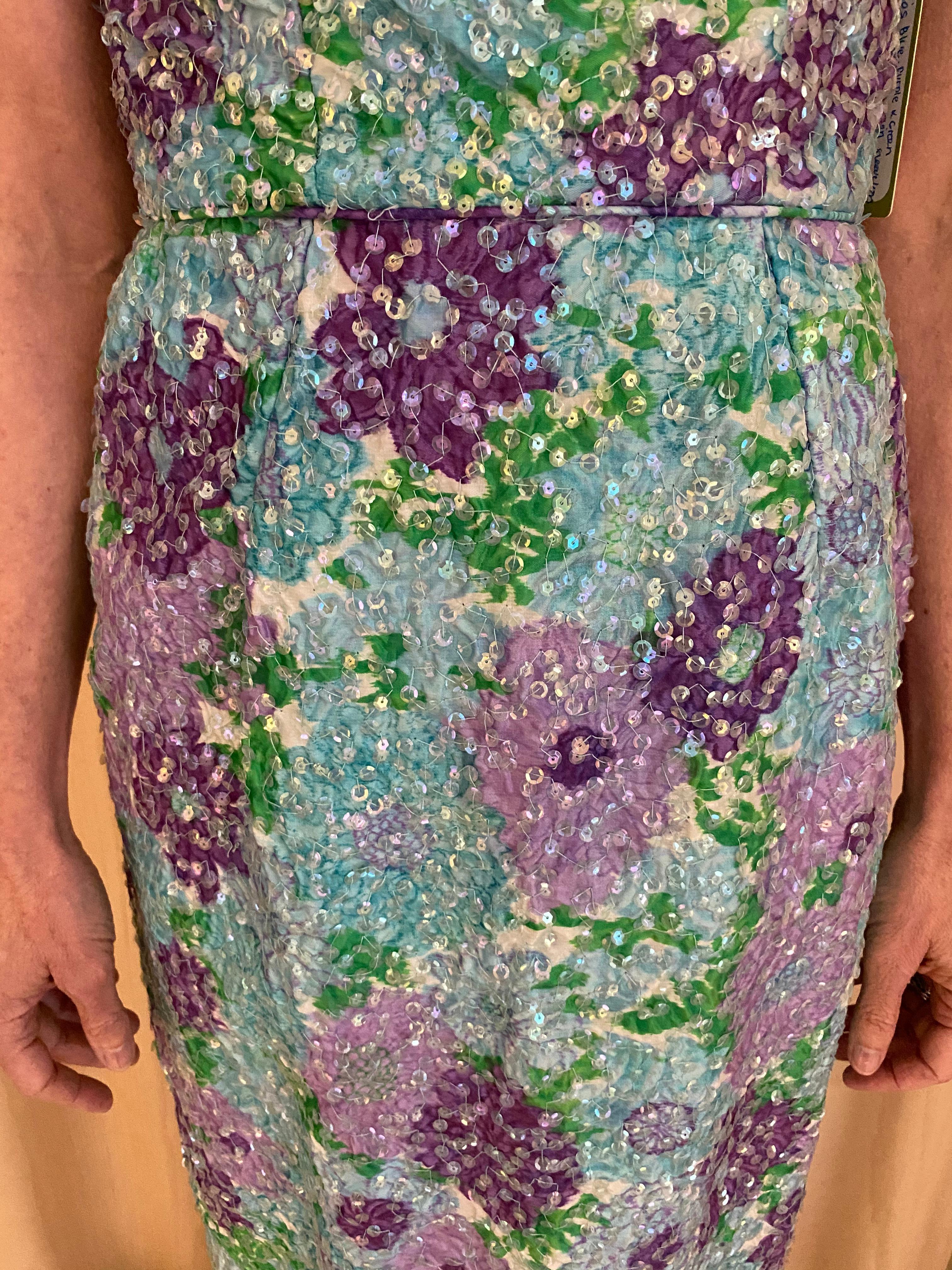 1960s Watercolor  Blue and Purple Floral Print Sleeveless Sheath Dress For Sale 3