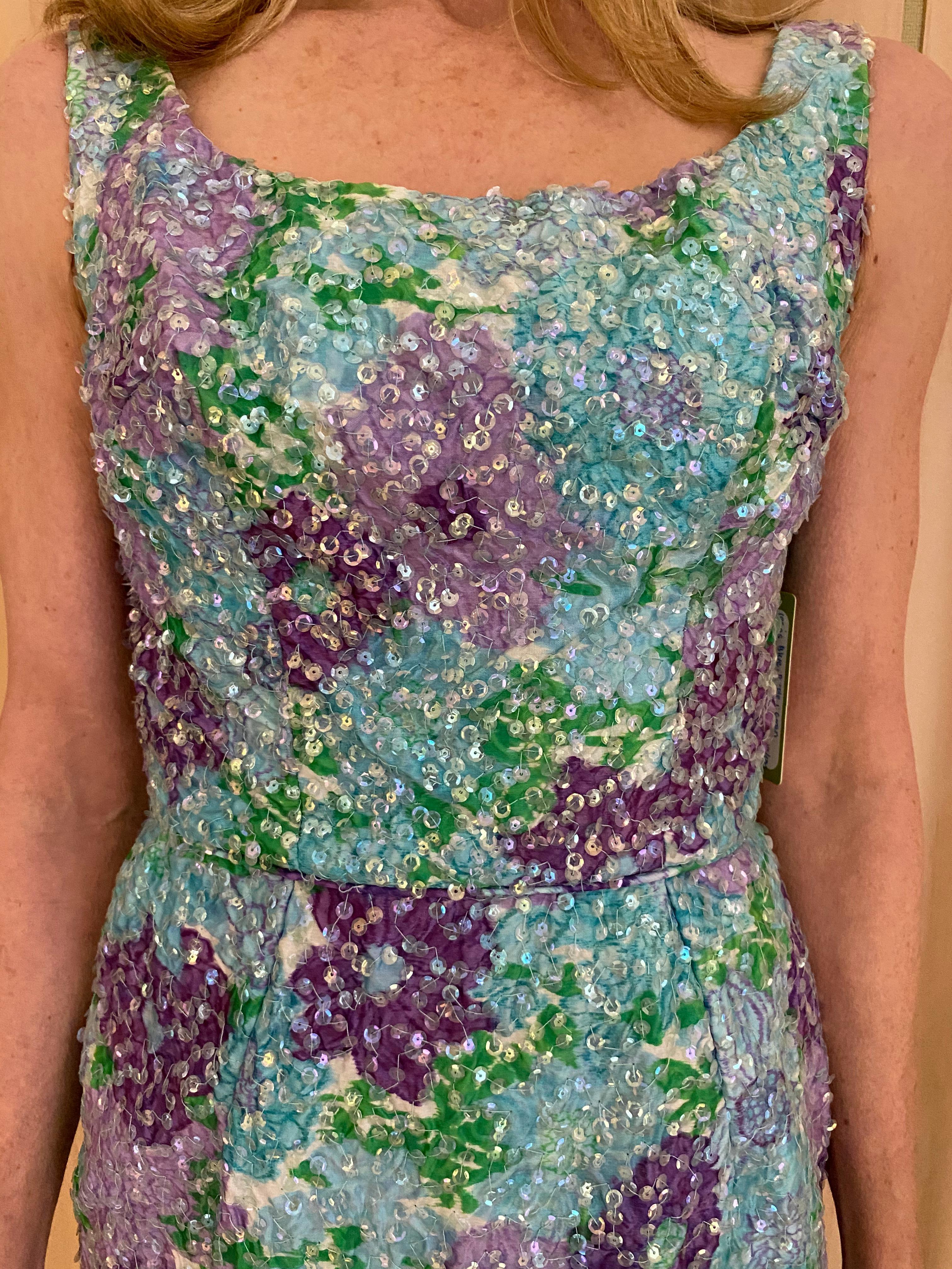 1960s Watercolor  Blue and Purple Floral Print Sleeveless Sheath Dress For Sale 4