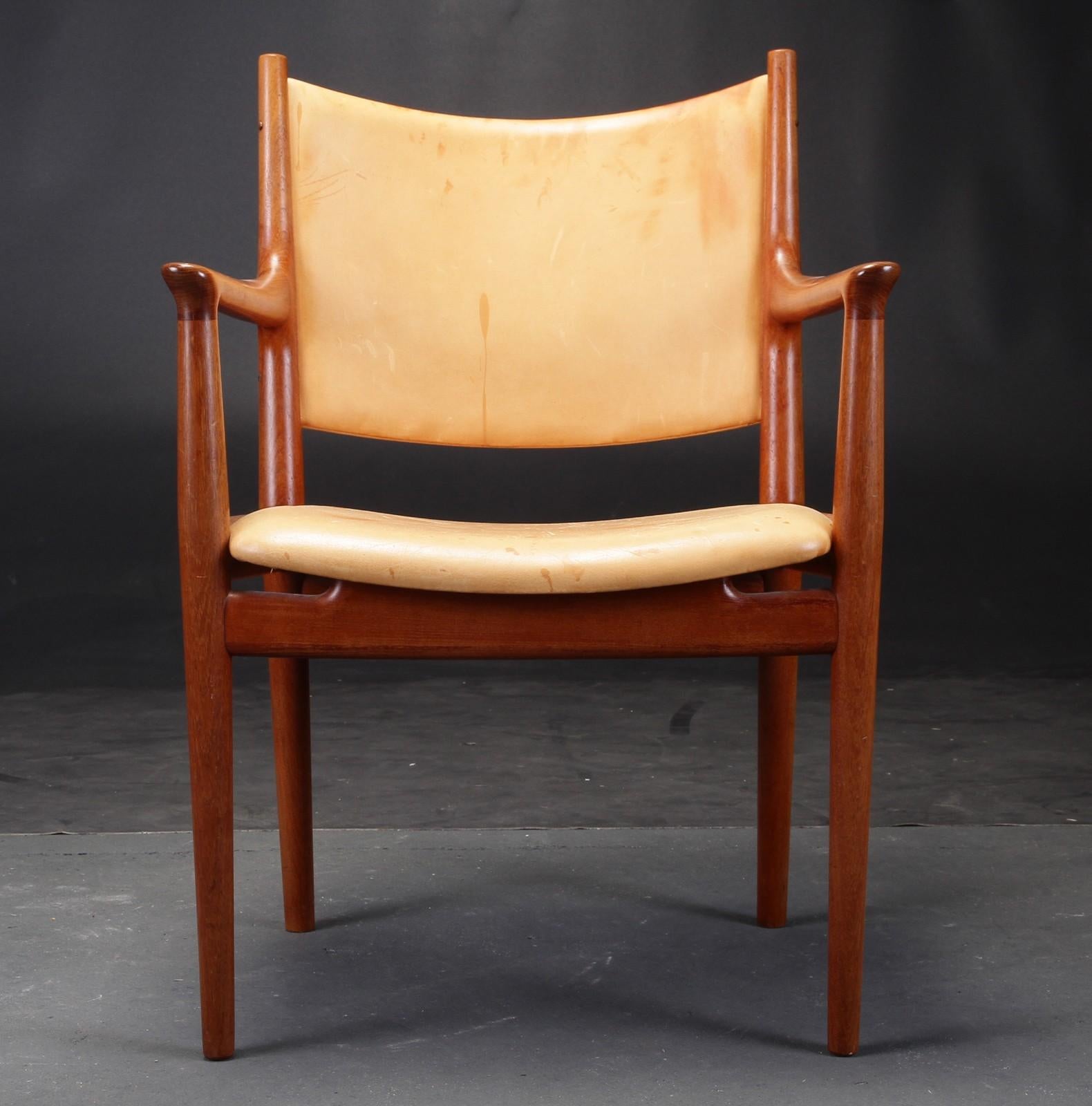 1960s Hans J. Wegner armchair model 713 in tanned patinated oak and leather made by Johannes Hansen.

The chair is evidence of suprime design and craftmanship with its elegant lines and curves and pieces of wood that blend unnoticed into each other
