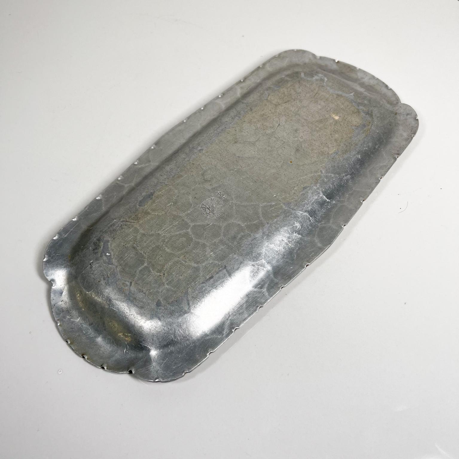 Wendell August Forge Hundeholz-Aluminium-Serviertablett, 1960er Jahre (20. Jahrhundert) im Angebot