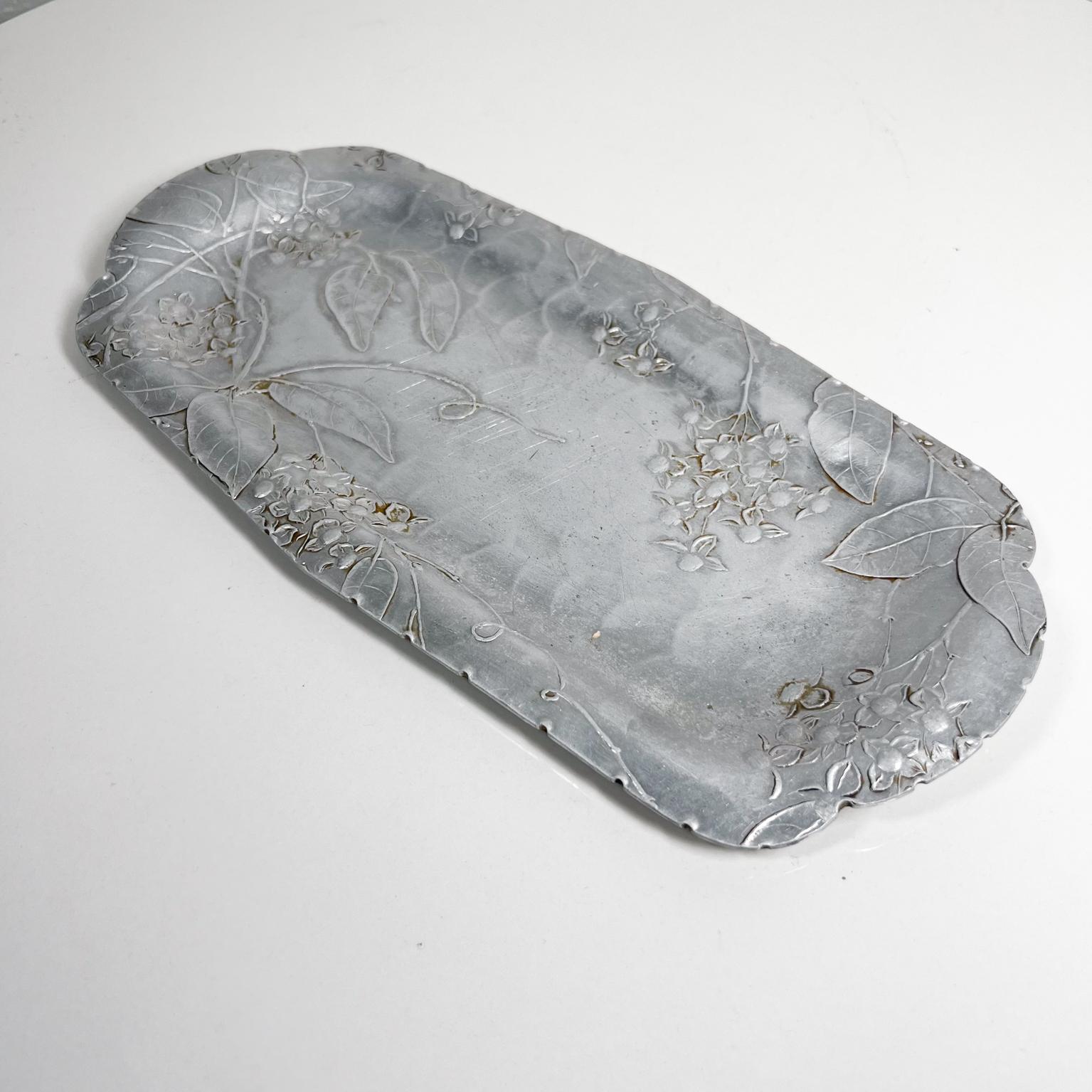 Wendell August Forge Hundeholz-Aluminium-Serviertablett, 1960er Jahre im Angebot 1