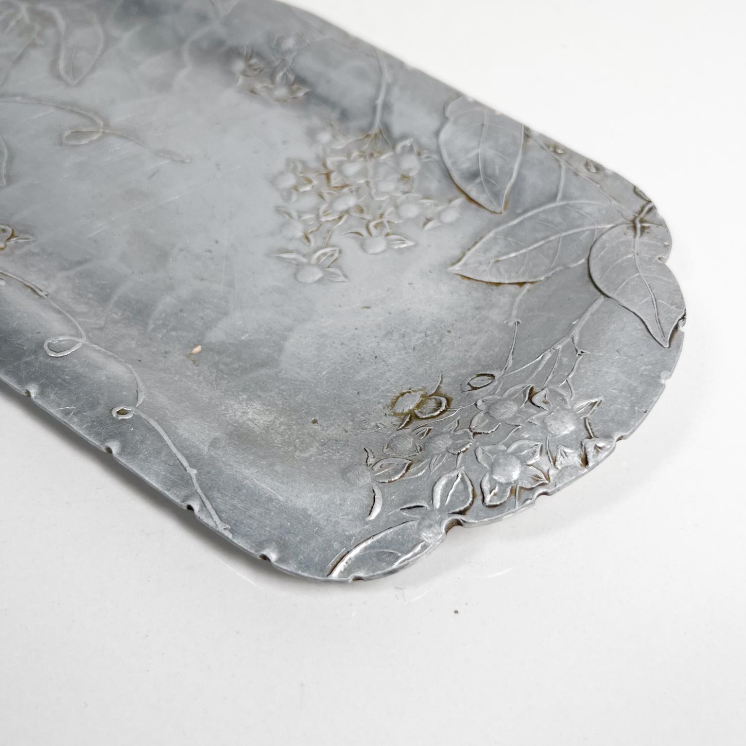 Wendell August Forge Hundeholz-Aluminium-Serviertablett, 1960er Jahre im Angebot 2