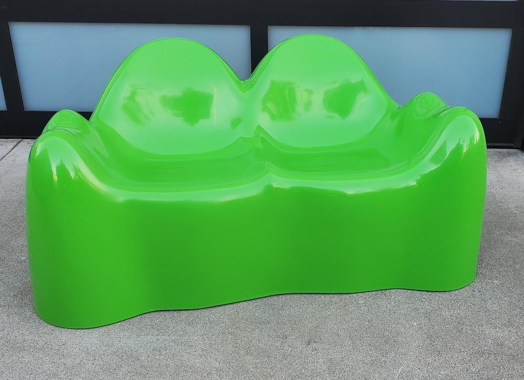 Vintage 1960s Green Wendell Castle Fiberglass Molar Sofa, Organic Mid Century
La structure est saine. Excellent Vintage Condition.
1960s Vintage Wendell Castle Molar Sofa Green Fiberglass Organic Mid Century
Le canapé moulé en fibre de verre vert