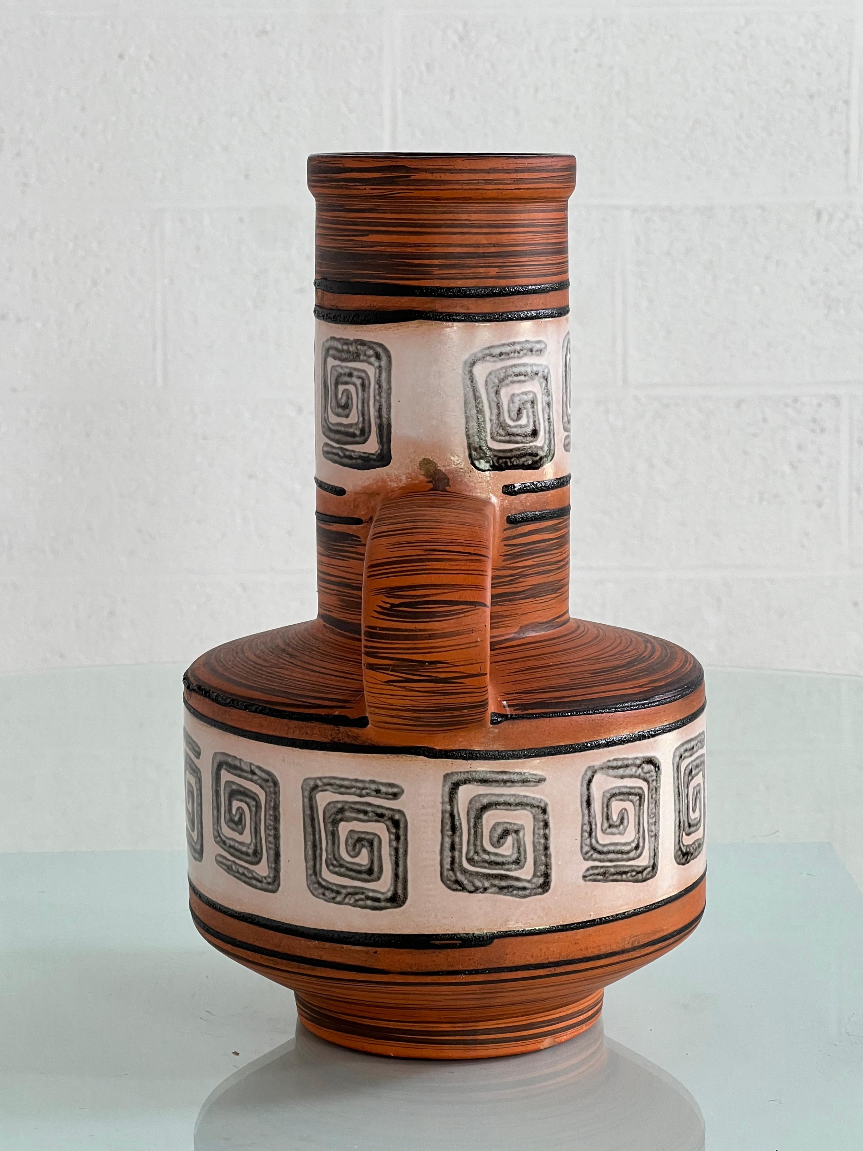 Ère spatiale Vase en céramique artisanale de l'Allemagne de l'Ouest des années 1960 en vente