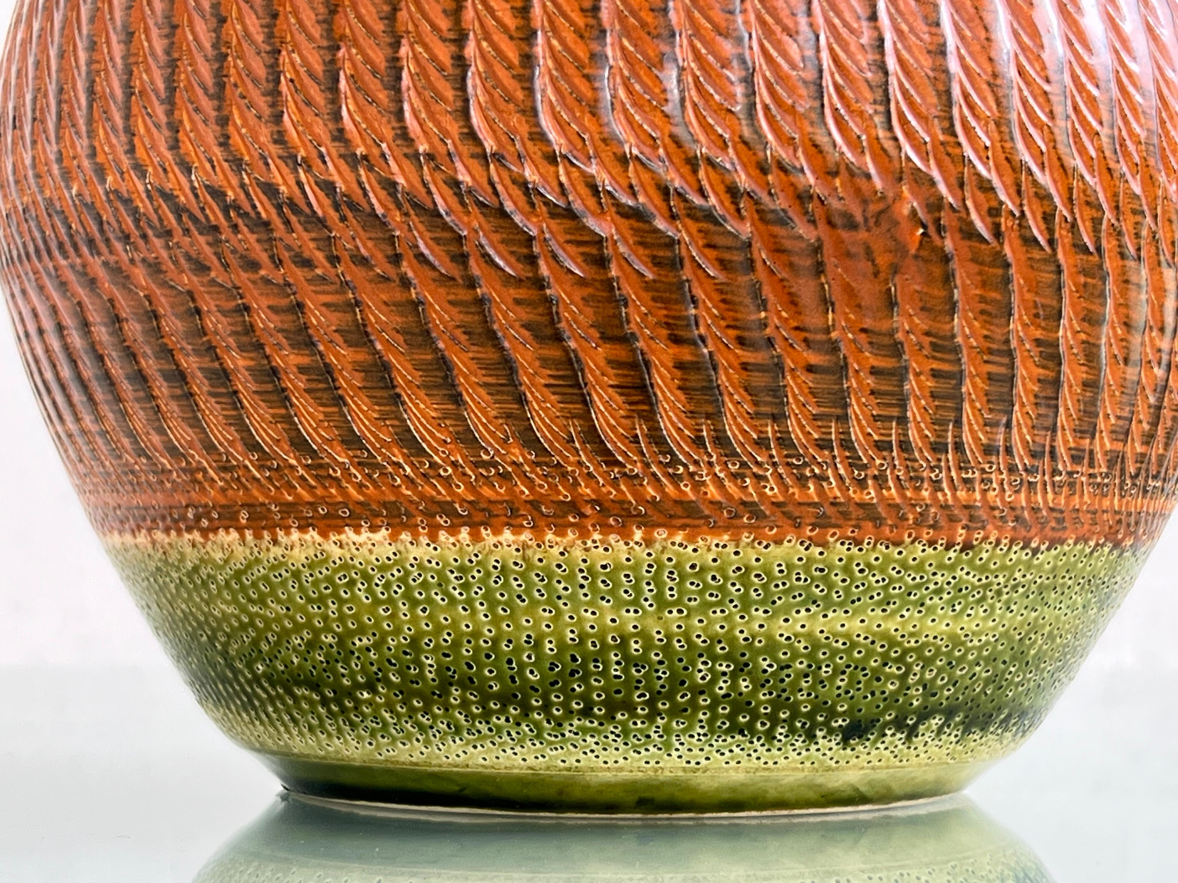 Milieu du XXe siècle Vase en céramique artisanale de l'Allemagne de l'Ouest des années 1960 en vente