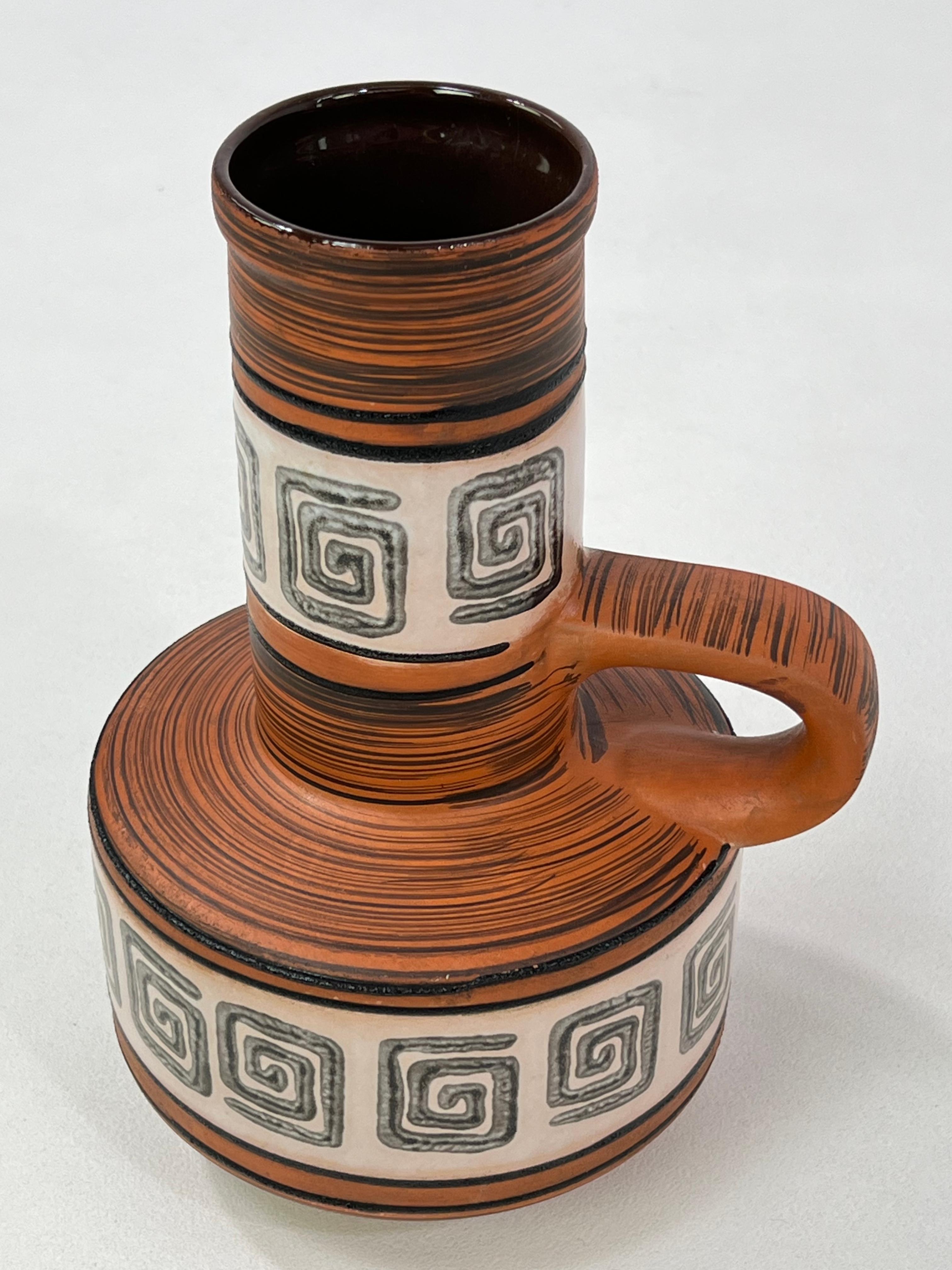 Vase en céramique artisanale de l'Allemagne de l'Ouest des années 1960 en vente 1