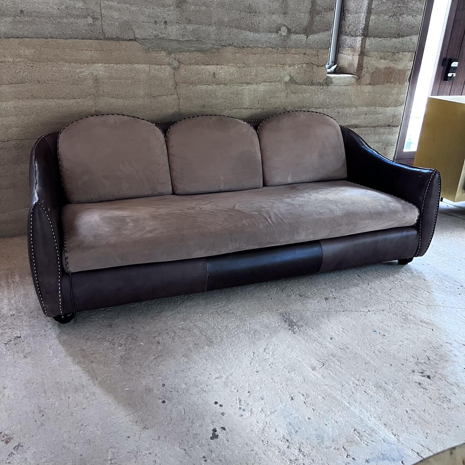 1960s Modern Whipstitched Brown Leather Three-Seater Sofa
unmarked in the style of Swiss De Sede
85 W 29 H x 36 D, Seat 17 H, Arm rest 24, deep seat.
Original preowned vintage condition
Refer to all images
Delivery to LA SF OC PS