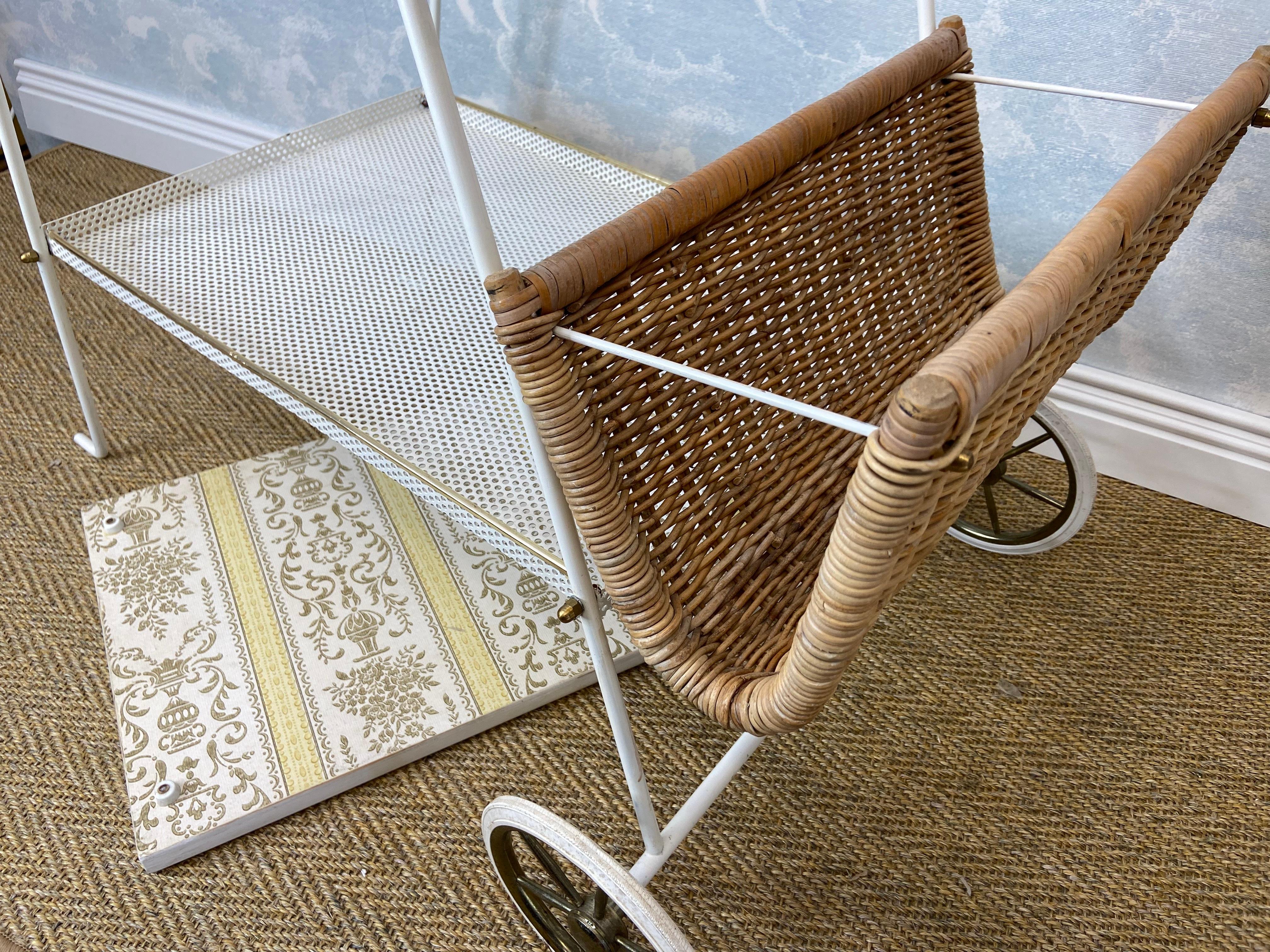 1960s White Bar Cart / Tea Trolley with Wicker Basket and Removable Tray In Good Condition For Sale In Cork, IE